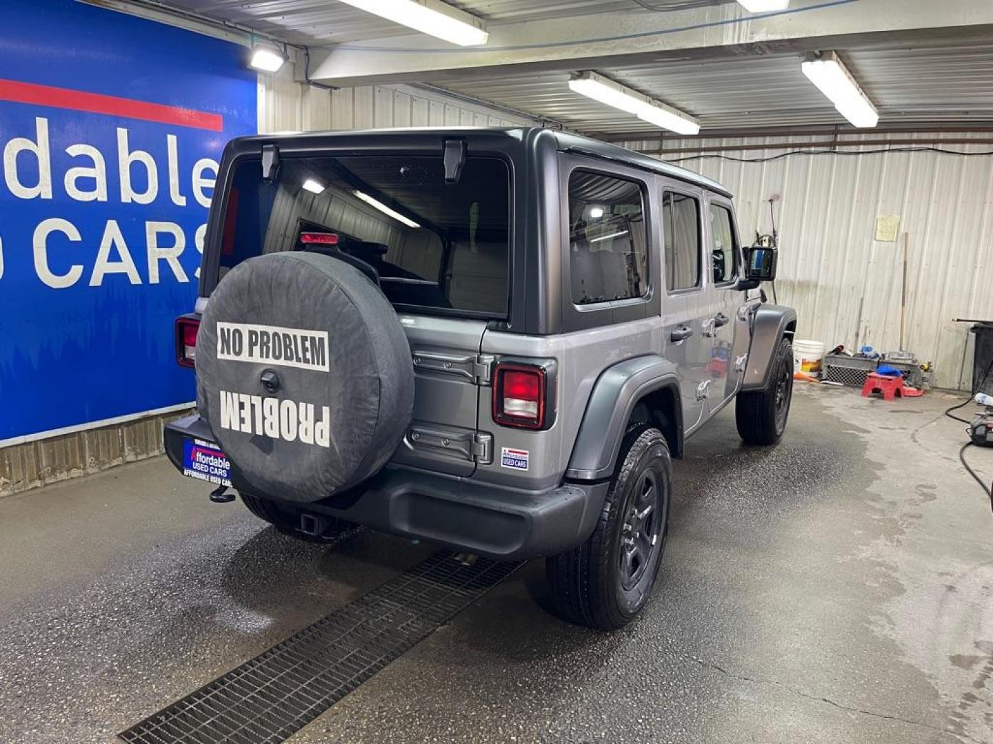 2018 GRAY JEEP WRANGLER UNLIMI SPORT (1C4HJXDG3JW) with an 3.6L engine, Automatic transmission, located at 2525 S. Cushman, Fairbanks, AK, 99701, (907) 452-5707, 64.824036, -147.712311 - Photo#2