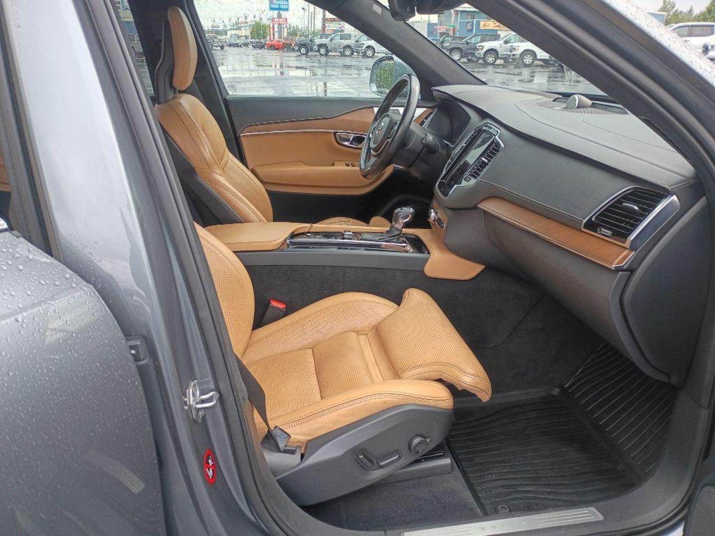 2017 SILVER VOLVO XC90 T6 (YV4A22PL9H1) with an 2.0L engine, Automatic transmission, located at 2525 S. Cushman, Fairbanks, AK, 99701, (907) 452-5707, 64.824036, -147.712311 - Photo#1