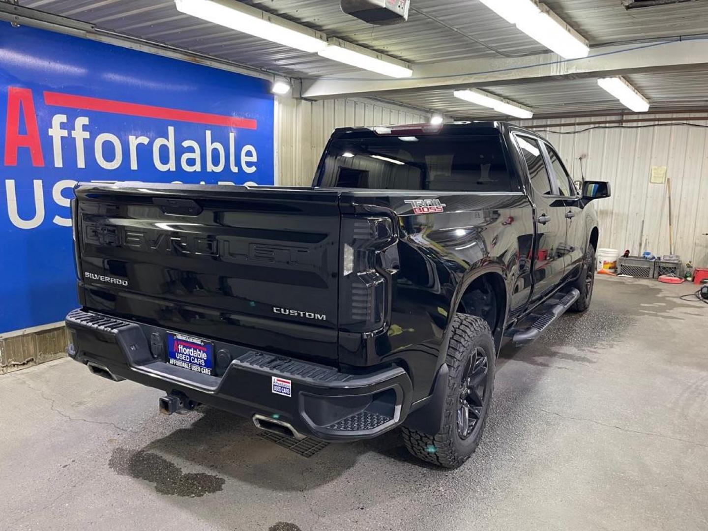2019 BLACK CHEVROLET SILVERADO 1500 TRAIL BOSS CUSTOM (1GCPYCEF7KZ) with an 5.3L engine, Automatic transmission, located at 2525 S. Cushman, Fairbanks, AK, 99701, (907) 452-5707, 64.824036, -147.712311 - Photo#2