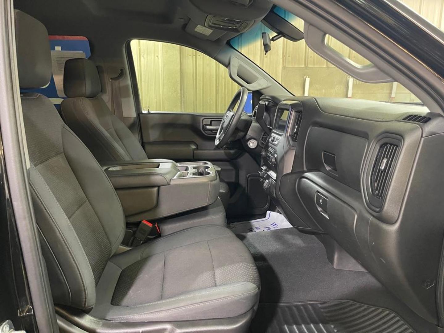 2019 BLACK CHEVROLET SILVERADO 1500 TRAIL BOSS CUSTOM (1GCPYCEF7KZ) with an 5.3L engine, Automatic transmission, located at 2525 S. Cushman, Fairbanks, AK, 99701, (907) 452-5707, 64.824036, -147.712311 - Photo#3