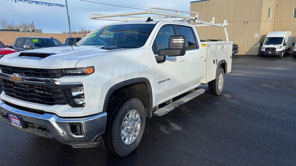 photo of 2024 CHEVROLET SILVERADO 3500 LT