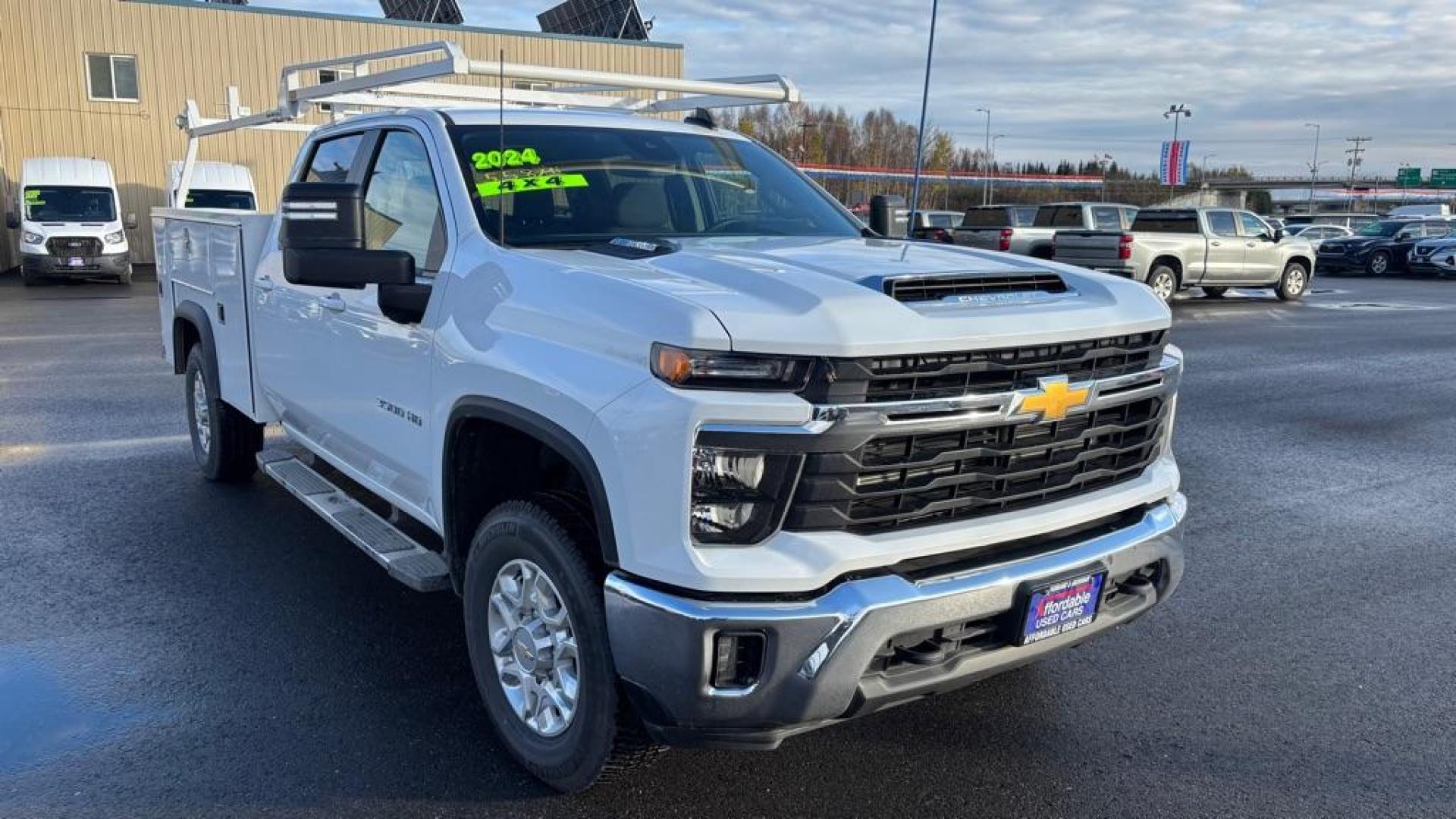 2024 WHITE CHEVROLET SILVERADO 3500 LT (1GB4YTEY9RF) with an 6.6L engine, Automatic transmission, located at 2525 S. Cushman, Fairbanks, AK, 99701, (907) 452-5707, 64.824036, -147.712311 - Photo#1