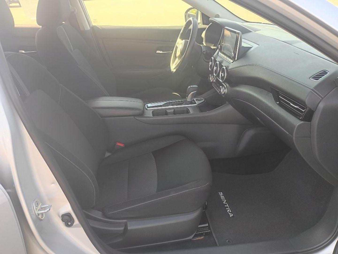 2020 SILVER NISSAN SENTRA SV (3N1AB8CV0LY) with an 2.0L engine, Continuously Variable transmission, located at 2525 S. Cushman, Fairbanks, AK, 99701, (907) 452-5707, 64.824036, -147.712311 - Photo#2