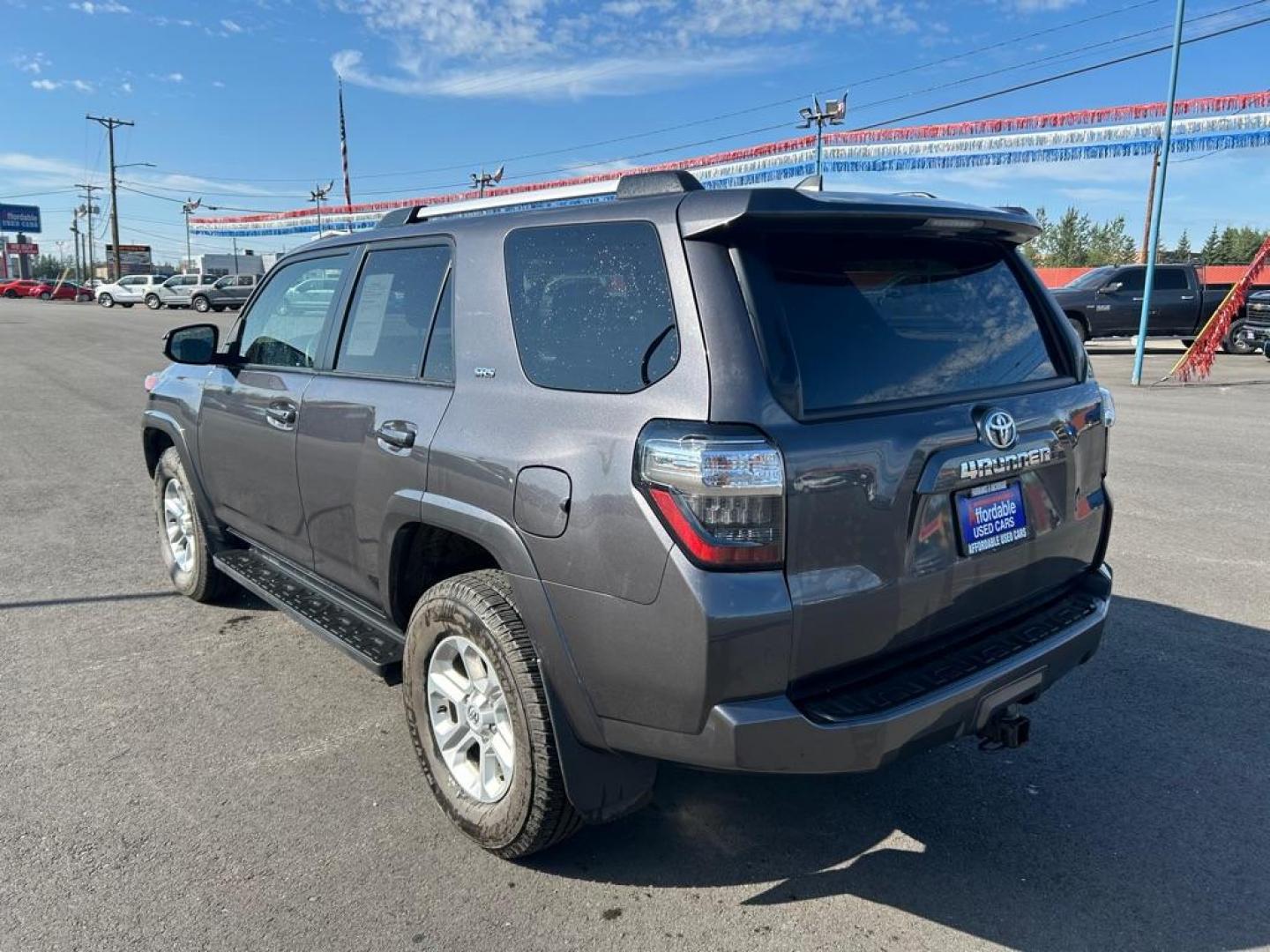 2022 GREY TOYOTA 4RUNNER SR5/SR5 PREMIUM (JTEMU5JR2N6) with an 4.0L engine, Automatic transmission, located at 2525 S. Cushman, Fairbanks, AK, 99701, (907) 452-5707, 64.824036, -147.712311 - Photo#3