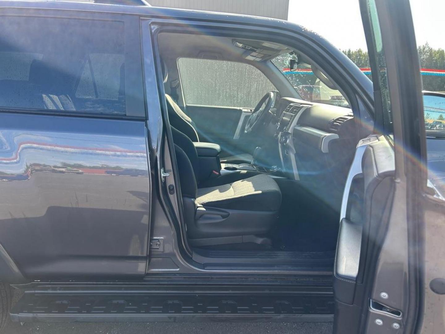 2022 GREY TOYOTA 4RUNNER SR5/SR5 PREMIUM (JTEMU5JR2N6) with an 4.0L engine, Automatic transmission, located at 2525 S. Cushman, Fairbanks, AK, 99701, (907) 452-5707, 64.824036, -147.712311 - Photo#4