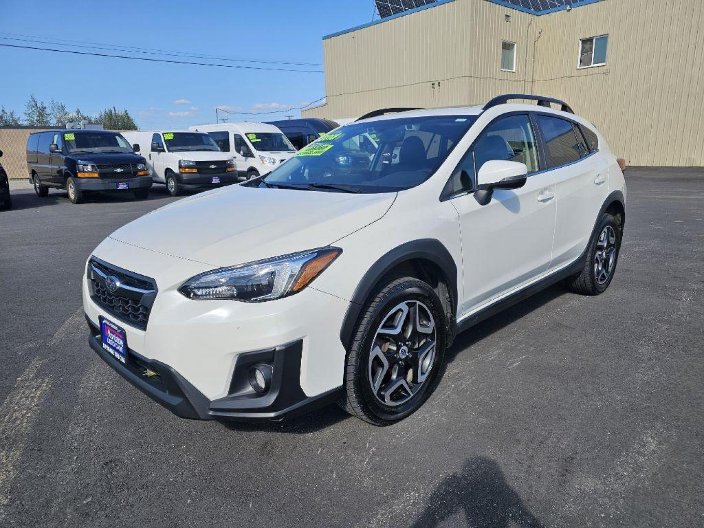 2018 WHITE SUBARU CROSSTREK LIMITED (JF2GTAMC3J8) with an 2.0L engine, Continuously Variable transmission, located at 2525 S. Cushman, Fairbanks, AK, 99701, (907) 452-5707, 64.824036, -147.712311 - Photo#1