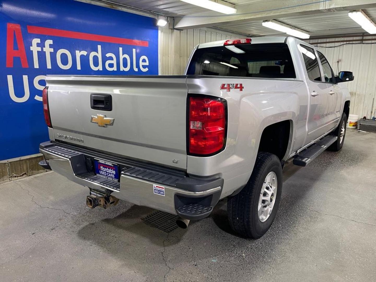 2018 SILVER CHEVROLET SILVERADO 2500 HEAVY DUTY LT (1GC1KVEG7JF) with an 6.0L engine, Automatic transmission, located at 2525 S. Cushman, Fairbanks, AK, 99701, (907) 452-5707, 64.824036, -147.712311 - Photo#2
