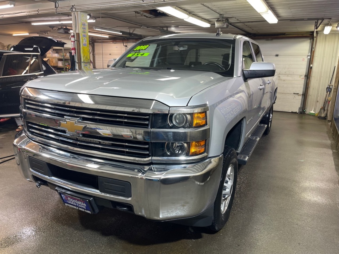 2018 SILVER CHEVROLET SILVERADO 2500 HEAVY DUTY LT (1GC1KVEG7JF) with an 6.0L engine, Automatic transmission, located at 2525 S. Cushman, Fairbanks, AK, 99701, (907) 452-5707, 64.824036, -147.712311- Photo#1