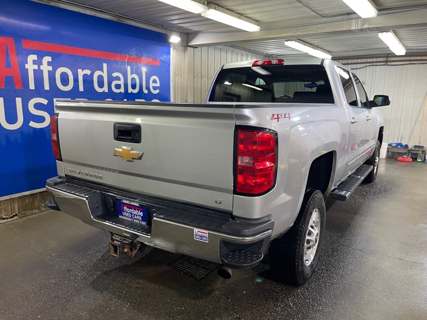 2018 SILVER CHEVROLET SILVERADO 2500 HEAVY DUTY LT (1GC1KVEG7JF) with an 6.0L engine, Automatic transmission, located at 2525 S. Cushman, Fairbanks, AK, 99701, (907) 452-5707, 64.824036, -147.712311- Photo#2