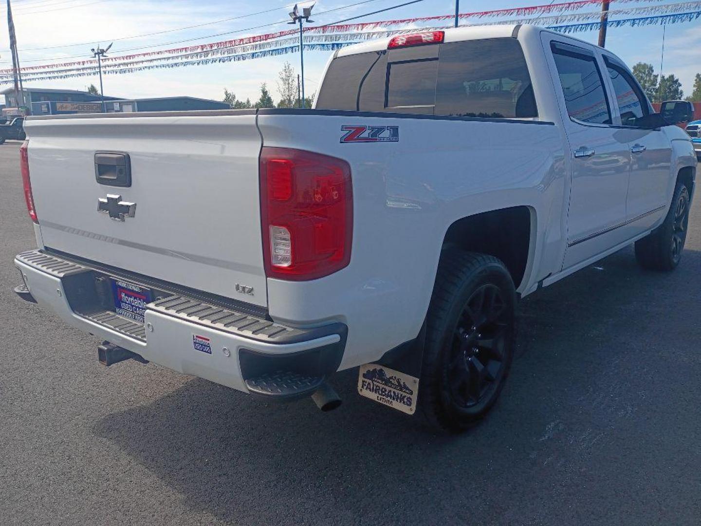 2017 WHITE CHEVROLET SILVERADO 1500 LTZ (3GCUKSEJ0HG) with an 6.2L engine, Automatic transmission, located at 2525 S. Cushman, Fairbanks, AK, 99701, (907) 452-5707, 64.824036, -147.712311 - Photo#4