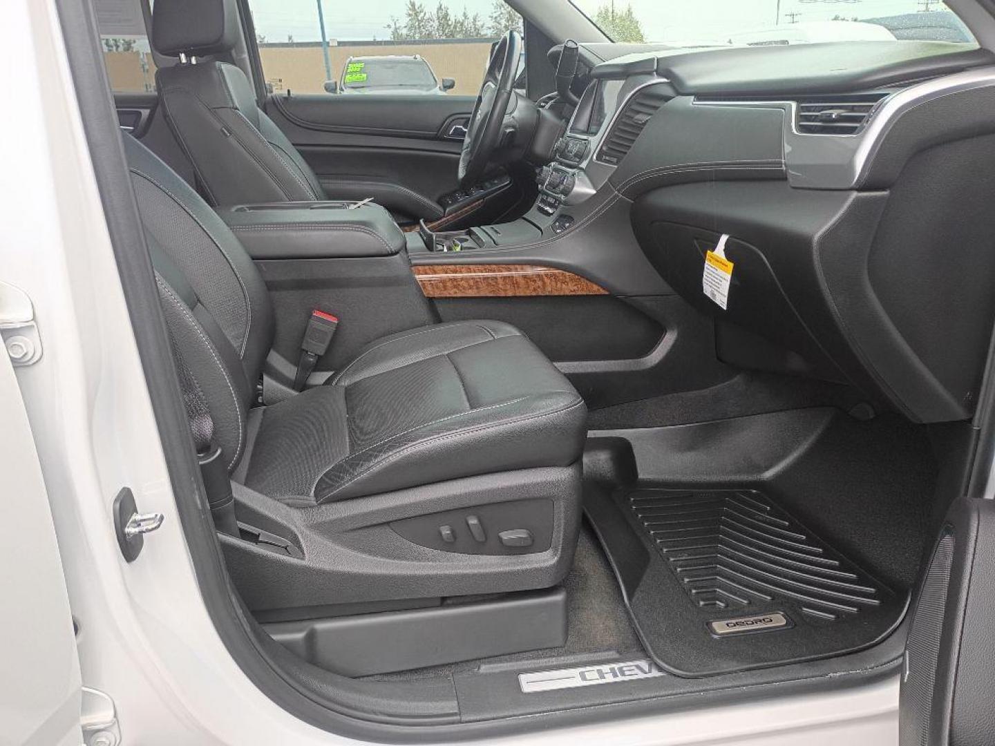 2017 WHITE CHEVROLET TAHOE 1500 PREMIER (1GNSKCKC0HR) with an 5.3L engine, Automatic transmission, located at 2525 S. Cushman, Fairbanks, AK, 99701, (907) 452-5707, 64.824036, -147.712311 - Photo#2