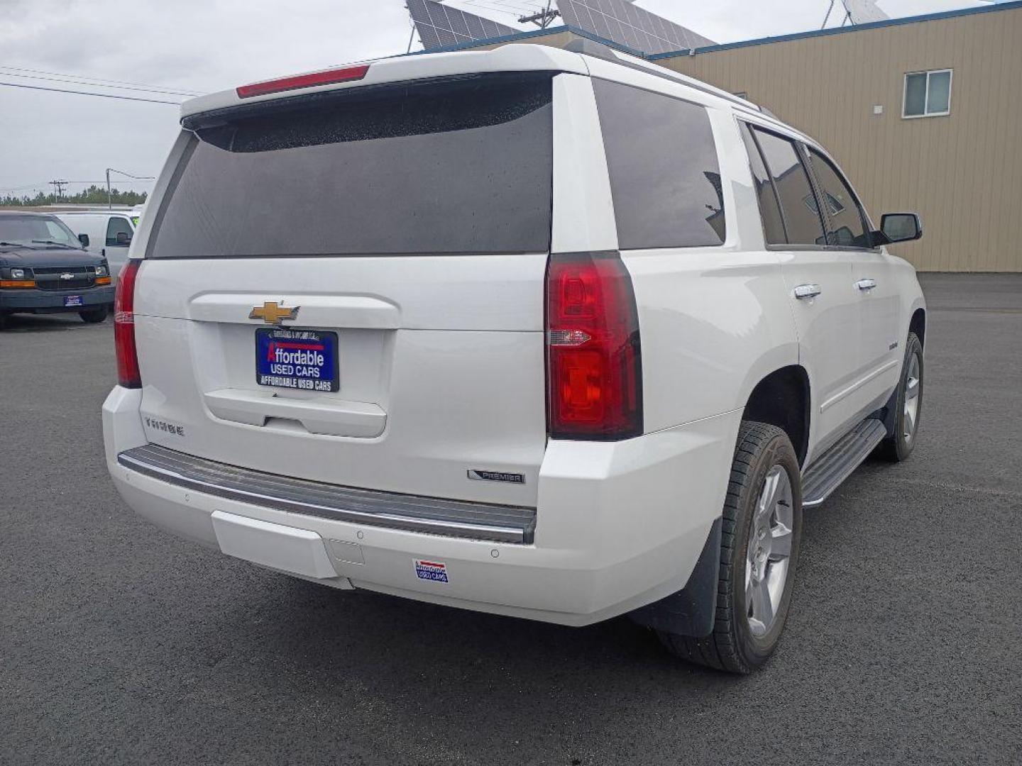 2017 WHITE CHEVROLET TAHOE 1500 PREMIER (1GNSKCKC0HR) with an 5.3L engine, Automatic transmission, located at 2525 S. Cushman, Fairbanks, AK, 99701, (907) 452-5707, 64.824036, -147.712311 - Photo#3