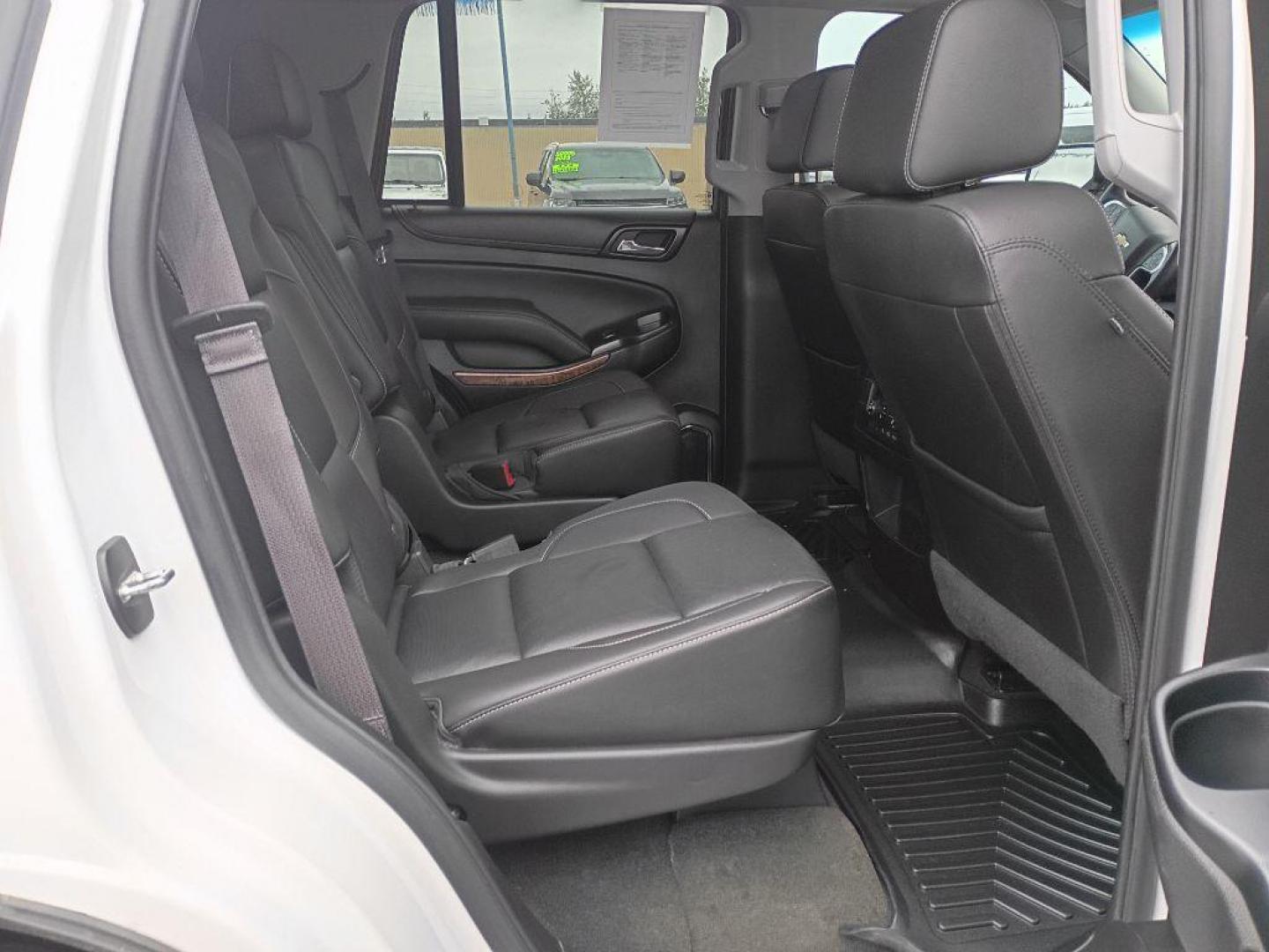 2017 WHITE CHEVROLET TAHOE 1500 PREMIER (1GNSKCKC0HR) with an 5.3L engine, Automatic transmission, located at 2525 S. Cushman, Fairbanks, AK, 99701, (907) 452-5707, 64.824036, -147.712311 - Photo#5