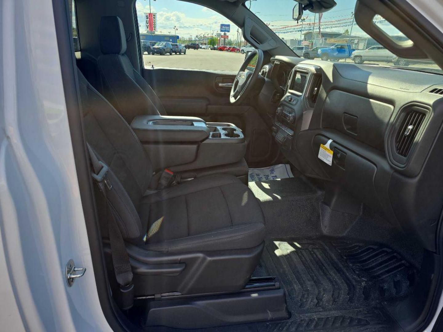 2025 WHITE CHEVROLET SILVERADO 1500 (3GCNKAED1SG) with an 5.3L engine, Automatic transmission, located at 2525 S. Cushman, Fairbanks, AK, 99701, (907) 452-5707, 64.824036, -147.712311 - Photo#1