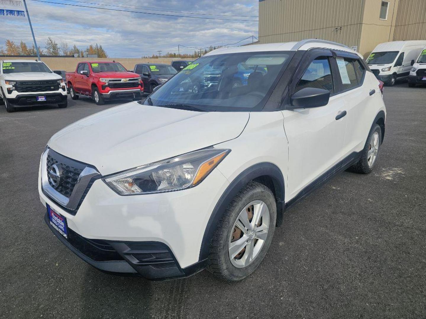 2018 WHITE NISSAN KICKS S (3N1CP5CU2JL) with an 1.6L engine, Continuously Variable transmission, located at 2525 S. Cushman, Fairbanks, AK, 99701, (907) 452-5707, 64.824036, -147.712311 - Photo#1