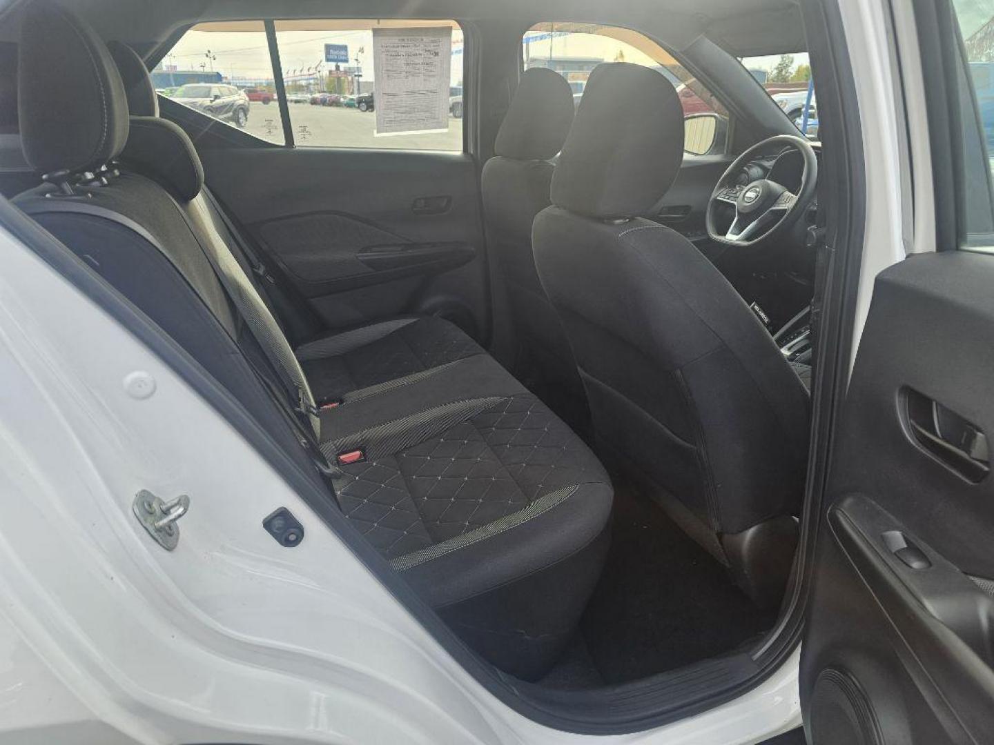 2018 WHITE NISSAN KICKS S (3N1CP5CU2JL) with an 1.6L engine, Continuously Variable transmission, located at 2525 S. Cushman, Fairbanks, AK, 99701, (907) 452-5707, 64.824036, -147.712311 - Photo#5
