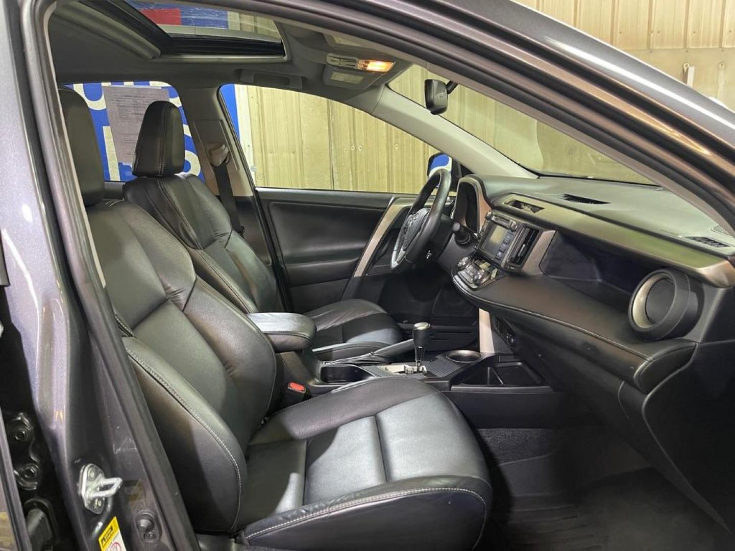 2015 GRAY TOYOTA RAV4 LIMITED (2T3DFREV8FW) with an 2.5L engine, Automatic transmission, located at 2525 S. Cushman, Fairbanks, AK, 99701, (907) 452-5707, 64.824036, -147.712311 - Photo#3
