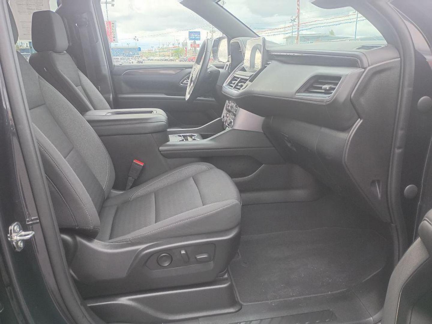 2023 BLUE GMC YUKON XL 1500 SLE (1GKS2FKD4PR) with an 5.3L engine, Automatic transmission, located at 2525 S. Cushman, Fairbanks, AK, 99701, (907) 452-5707, 64.824036, -147.712311 - Photo#4