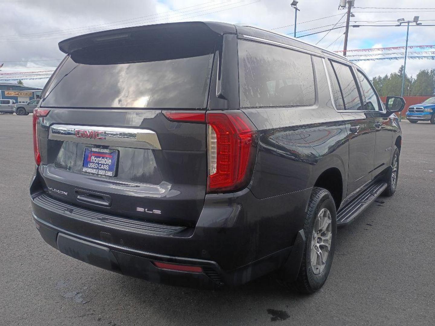 2023 BLUE GMC YUKON XL 1500 SLE (1GKS2FKD4PR) with an 5.3L engine, Automatic transmission, located at 2525 S. Cushman, Fairbanks, AK, 99701, (907) 452-5707, 64.824036, -147.712311 - Photo#3
