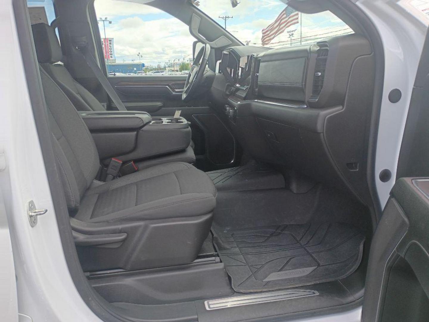 2024 WHITE CHEVROLET SILVERADO 2500 HEAVY DUTY LT (1GC4YNE78RF) with an 6.6L engine, Automatic transmission, located at 2525 S. Cushman, Fairbanks, AK, 99701, (907) 452-5707, 64.824036, -147.712311 - Photo#5