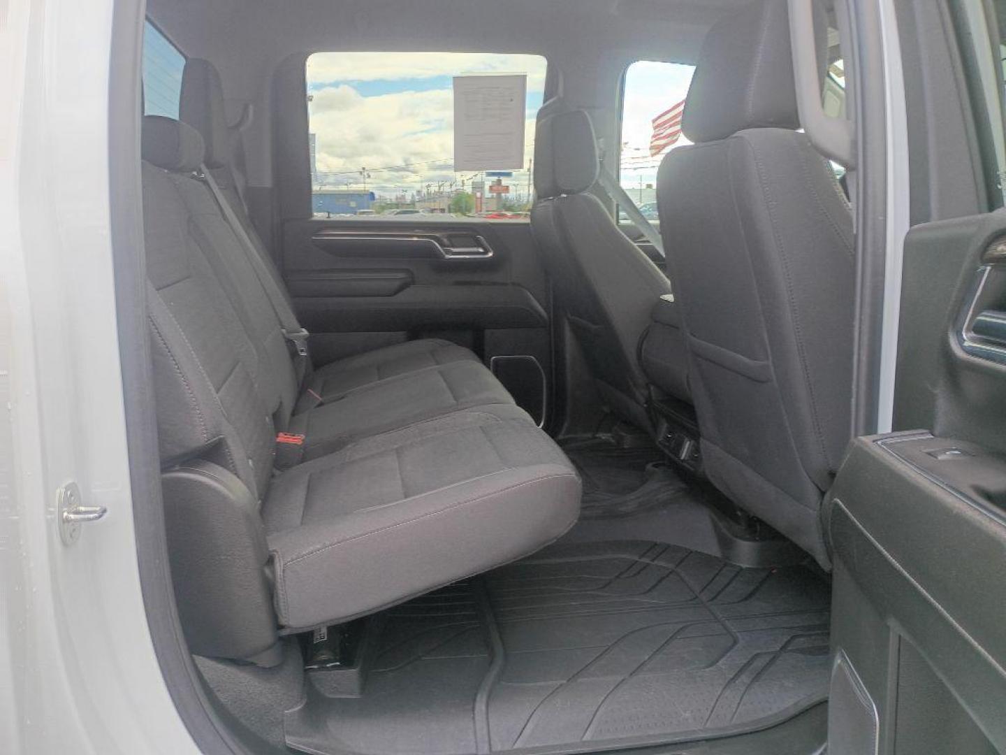 2024 WHITE CHEVROLET SILVERADO 2500 HEAVY DUTY LT (1GC4YNE78RF) with an 6.6L engine, Automatic transmission, located at 2525 S. Cushman, Fairbanks, AK, 99701, (907) 452-5707, 64.824036, -147.712311 - Photo#4