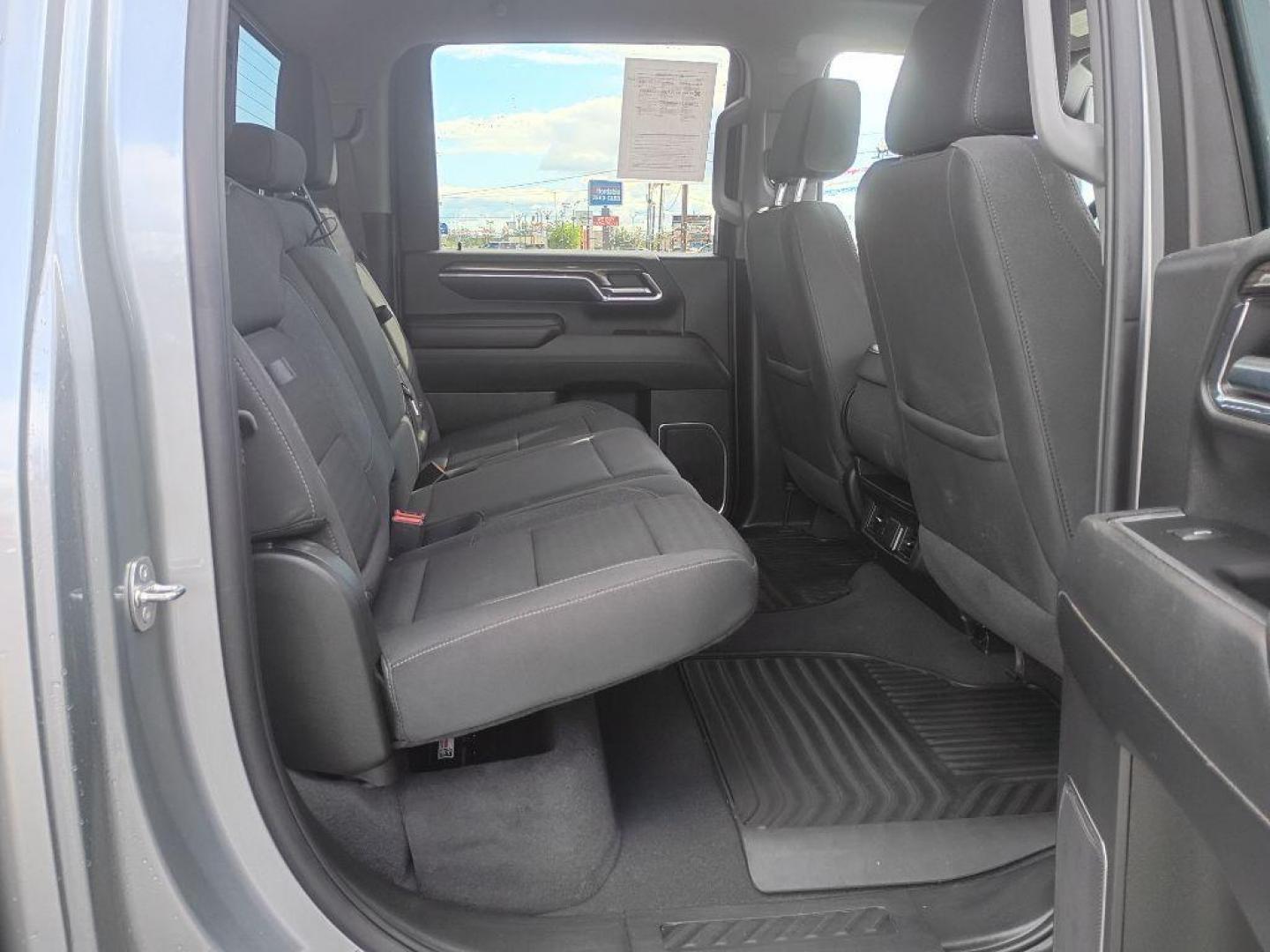 2024 SILVER CHEVROLET SILVERADO 2500 HEAVY DUTY LT (1GC4YNE71RF) with an 6.6L engine, Automatic transmission, located at 2525 S. Cushman, Fairbanks, AK, 99701, (907) 452-5707, 64.824036, -147.712311 - Photo#5