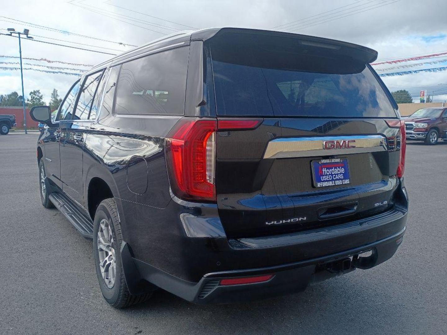 2023 GRAY GMC YUKON XL 1500 SLE (1GKS2FKD5PR) with an 5.3L engine, Automatic transmission, located at 2525 S. Cushman, Fairbanks, AK, 99701, (907) 452-5707, 64.824036, -147.712311 - Photo#2