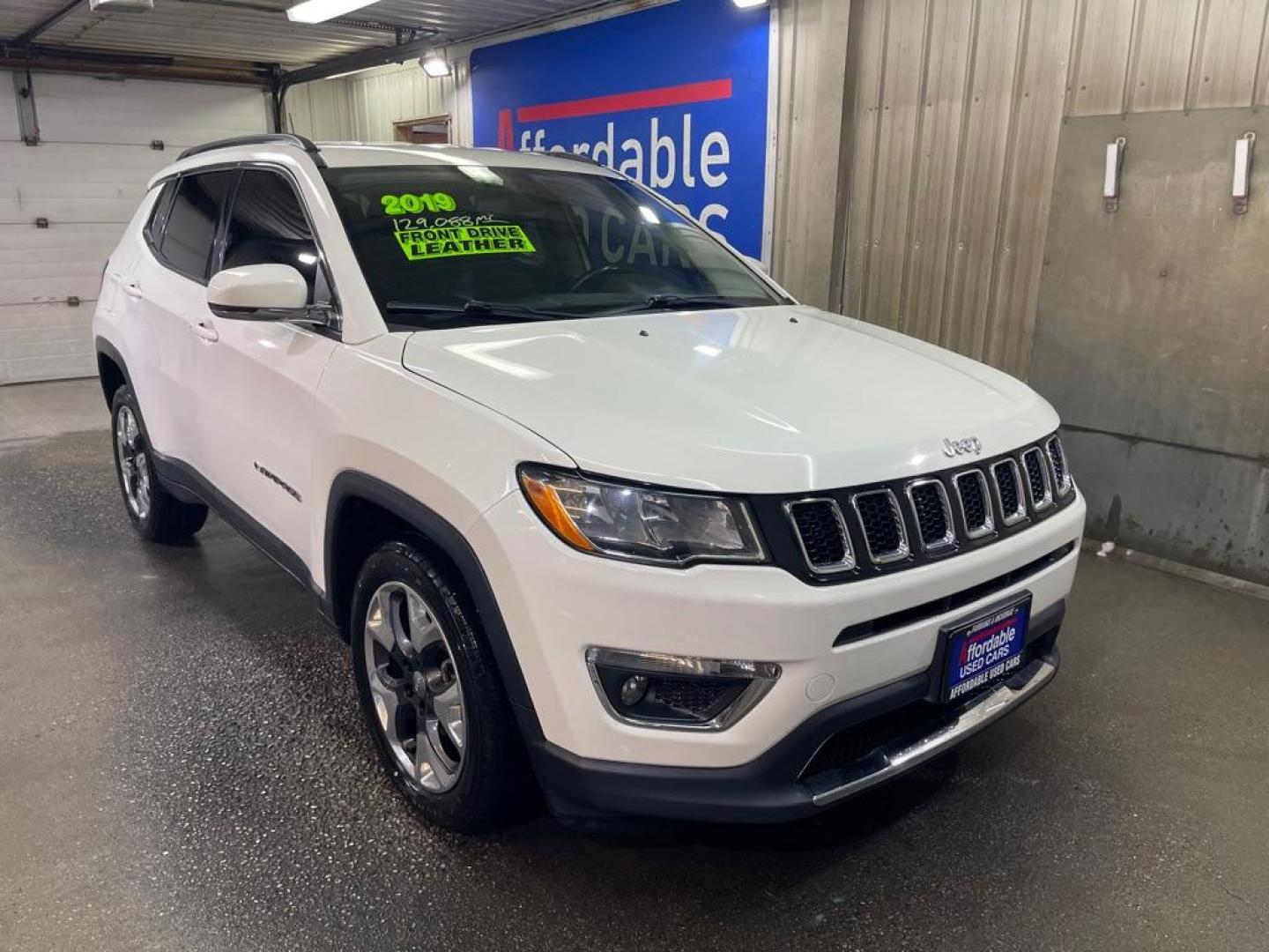 2019 WHTIE JEEP COMPASS LIMITED (3C4NJCCB8KT) with an 2.4L engine, Automatic transmission, located at 2525 S. Cushman, Fairbanks, AK, 99701, (907) 452-5707, 64.824036, -147.712311 - Photo#0