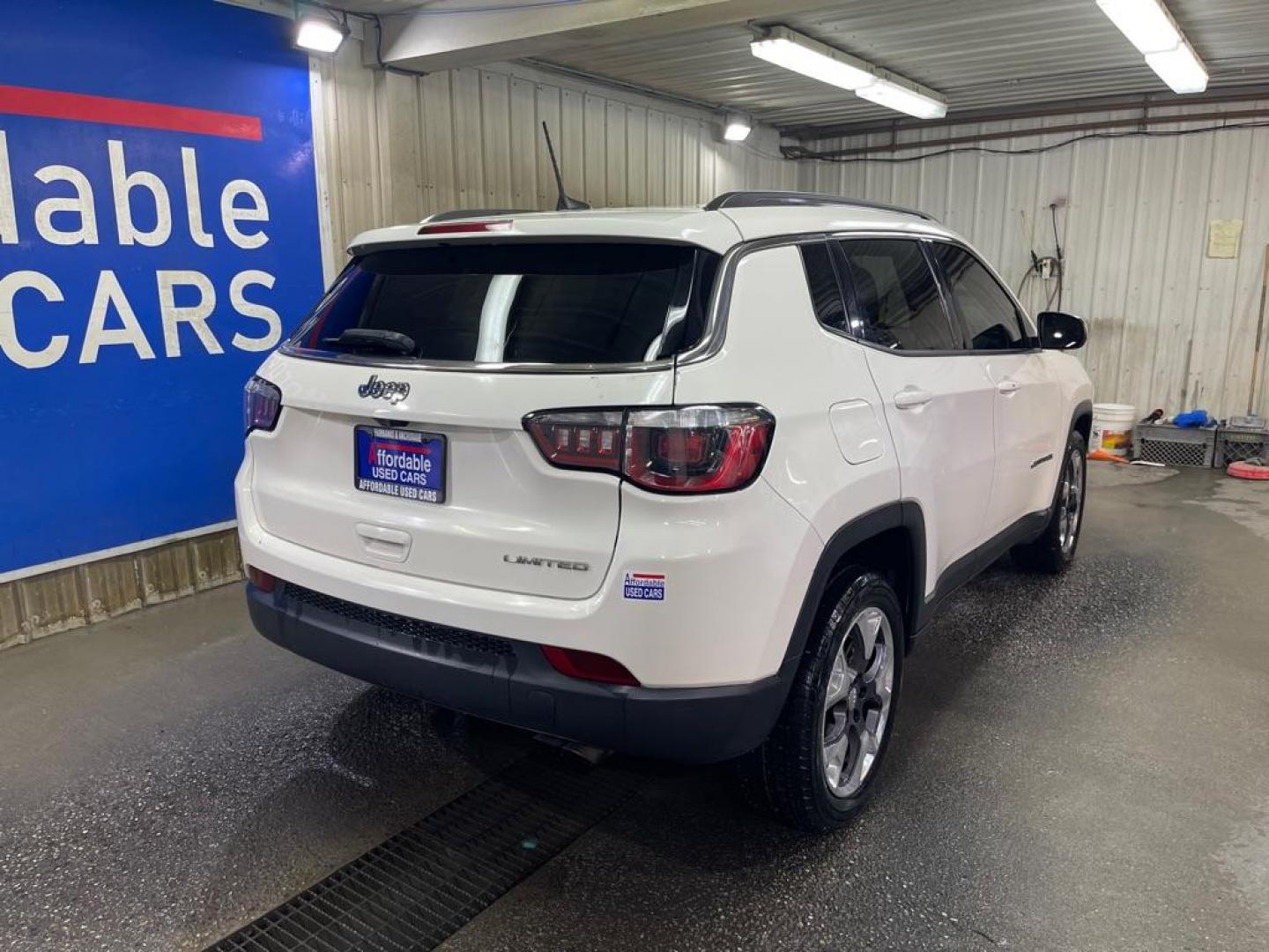 2019 WHTIE JEEP COMPASS LIMITED (3C4NJCCB8KT) with an 2.4L engine, Automatic transmission, located at 2525 S. Cushman, Fairbanks, AK, 99701, (907) 452-5707, 64.824036, -147.712311 - Photo#2