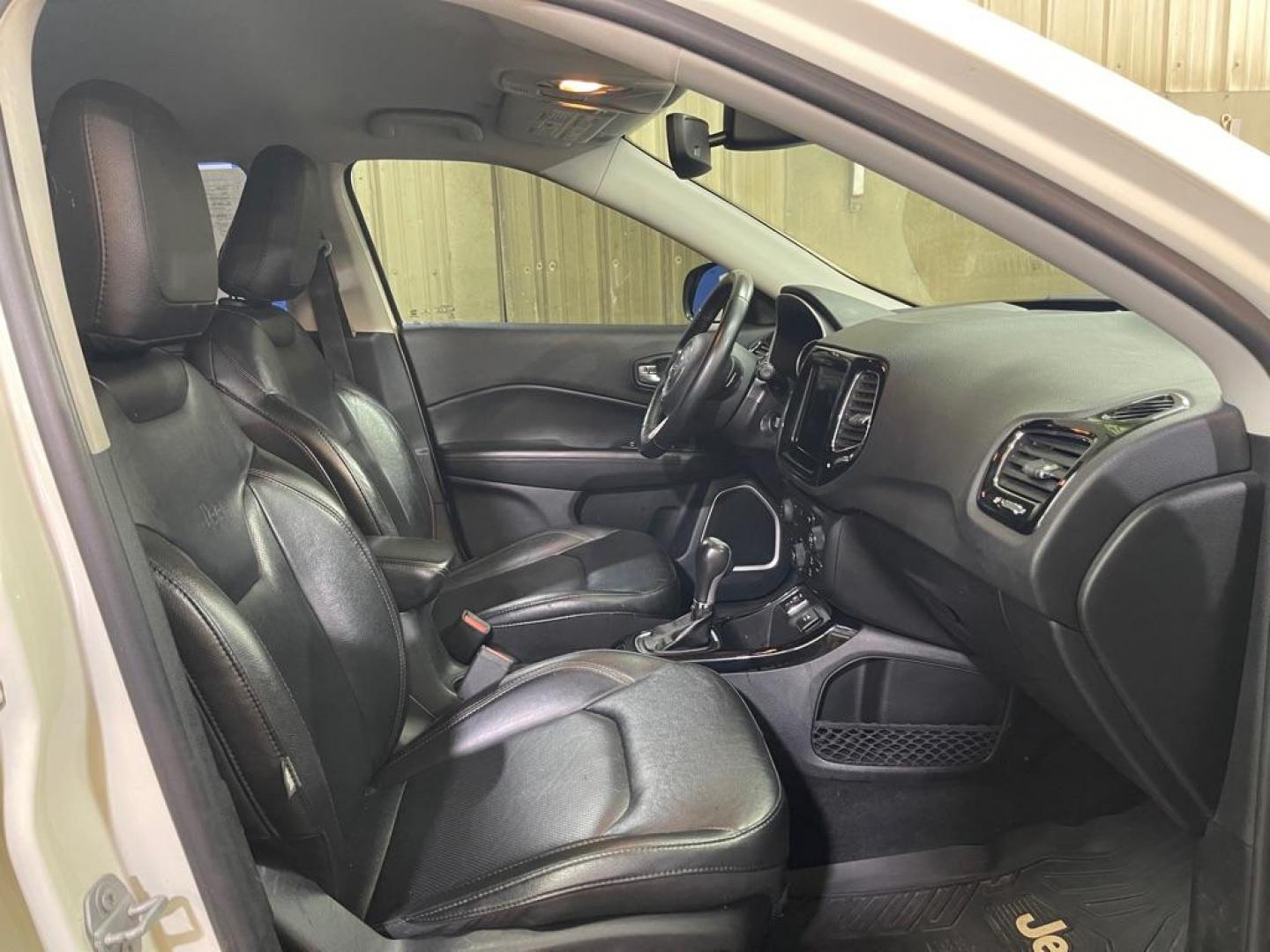 2019 WHTIE JEEP COMPASS LIMITED (3C4NJCCB8KT) with an 2.4L engine, Automatic transmission, located at 2525 S. Cushman, Fairbanks, AK, 99701, (907) 452-5707, 64.824036, -147.712311 - Photo#3