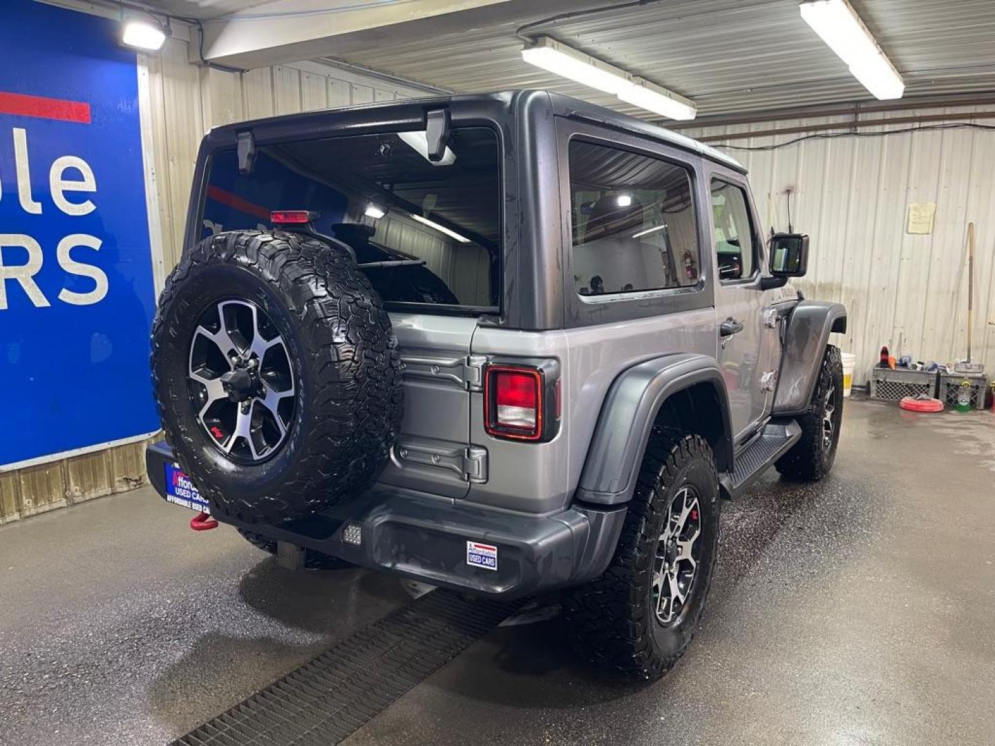 2021 SILVER JEEP WRANGLER RUBICON (1C4HJXCN1MW) with an 2.0L engine, Automatic transmission, located at 2525 S. Cushman, Fairbanks, AK, 99701, (907) 452-5707, 64.824036, -147.712311 - Photo#2