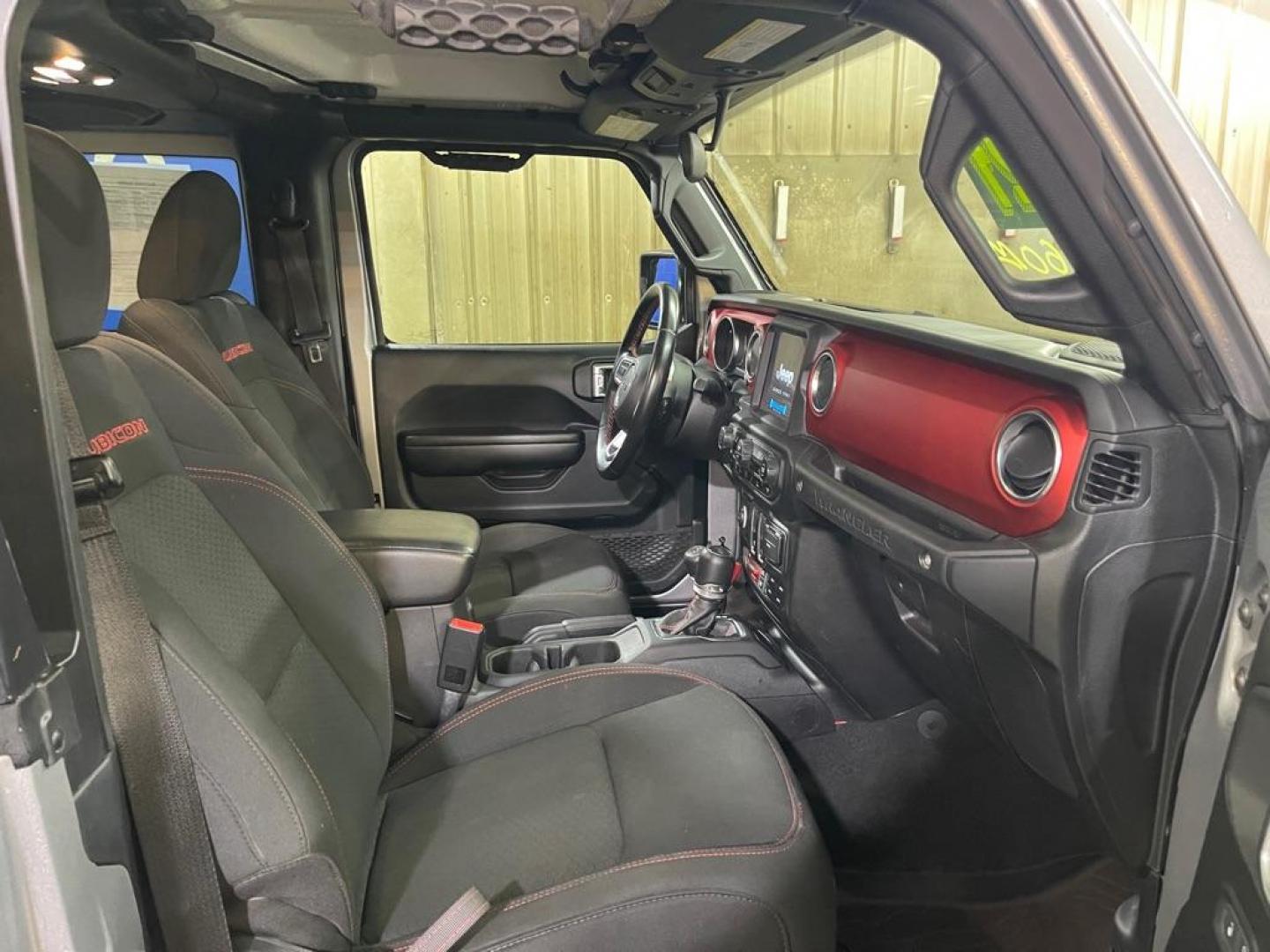 2021 SILVER JEEP WRANGLER RUBICON (1C4HJXCN1MW) with an 2.0L engine, Automatic transmission, located at 2525 S. Cushman, Fairbanks, AK, 99701, (907) 452-5707, 64.824036, -147.712311 - Photo#3