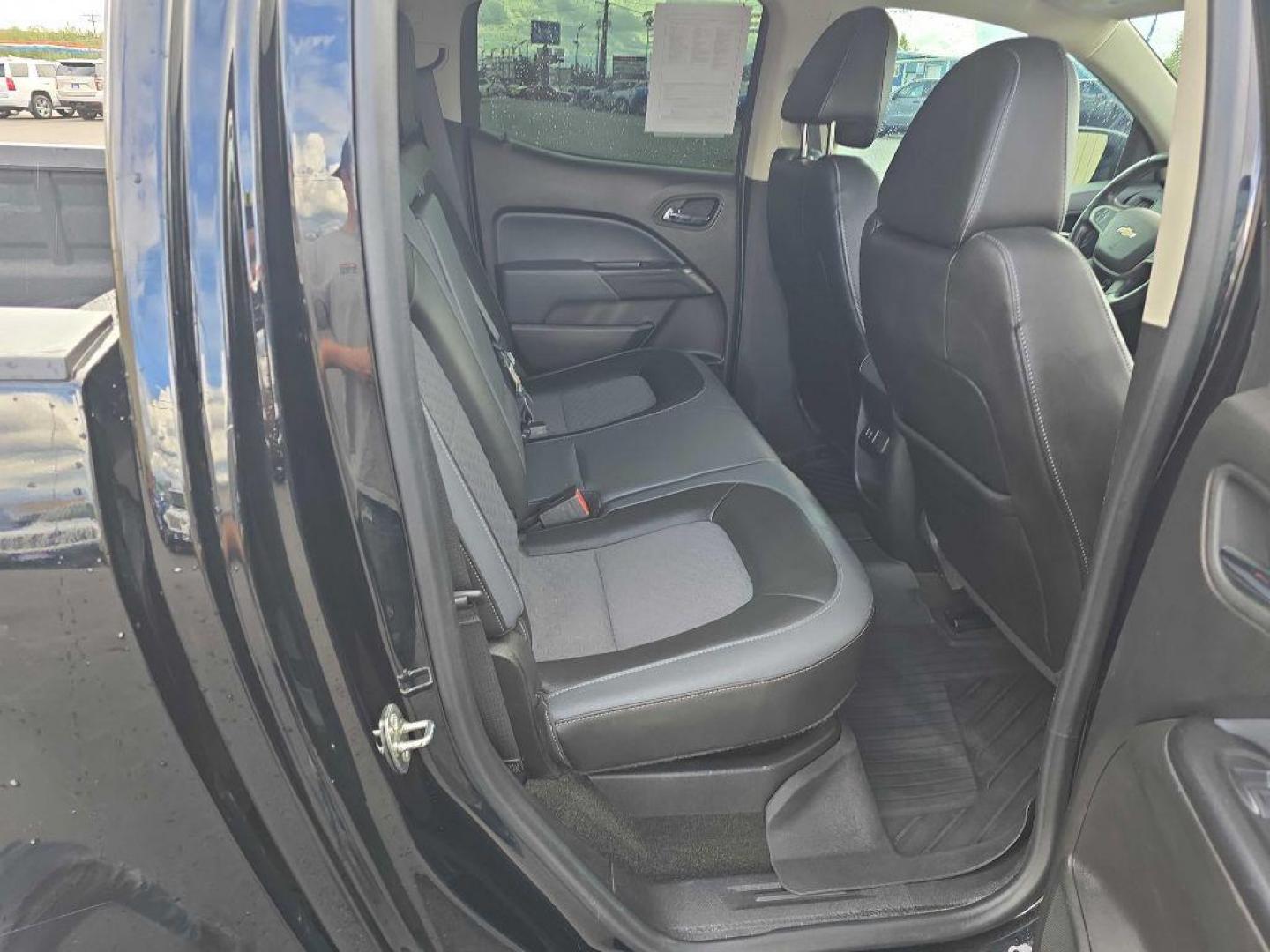 2017 BLACK CHEVROLET COLORADO Z71 (1GCGTDEN0H1) with an 3.6L engine, Automatic transmission, located at 2525 S. Cushman, Fairbanks, AK, 99701, (907) 452-5707, 64.824036, -147.712311 - Photo#4
