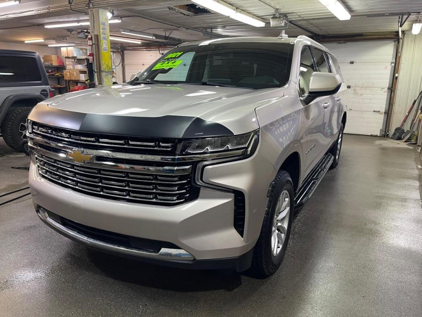 2021 GOLD CHEVROLET SUBURBAN 1500 LS (1GNSKBKD6MR) with an 5.3L engine, Automatic transmission, located at 2525 S. Cushman, Fairbanks, AK, 99701, (907) 452-5707, 64.824036, -147.712311 - Photo#1