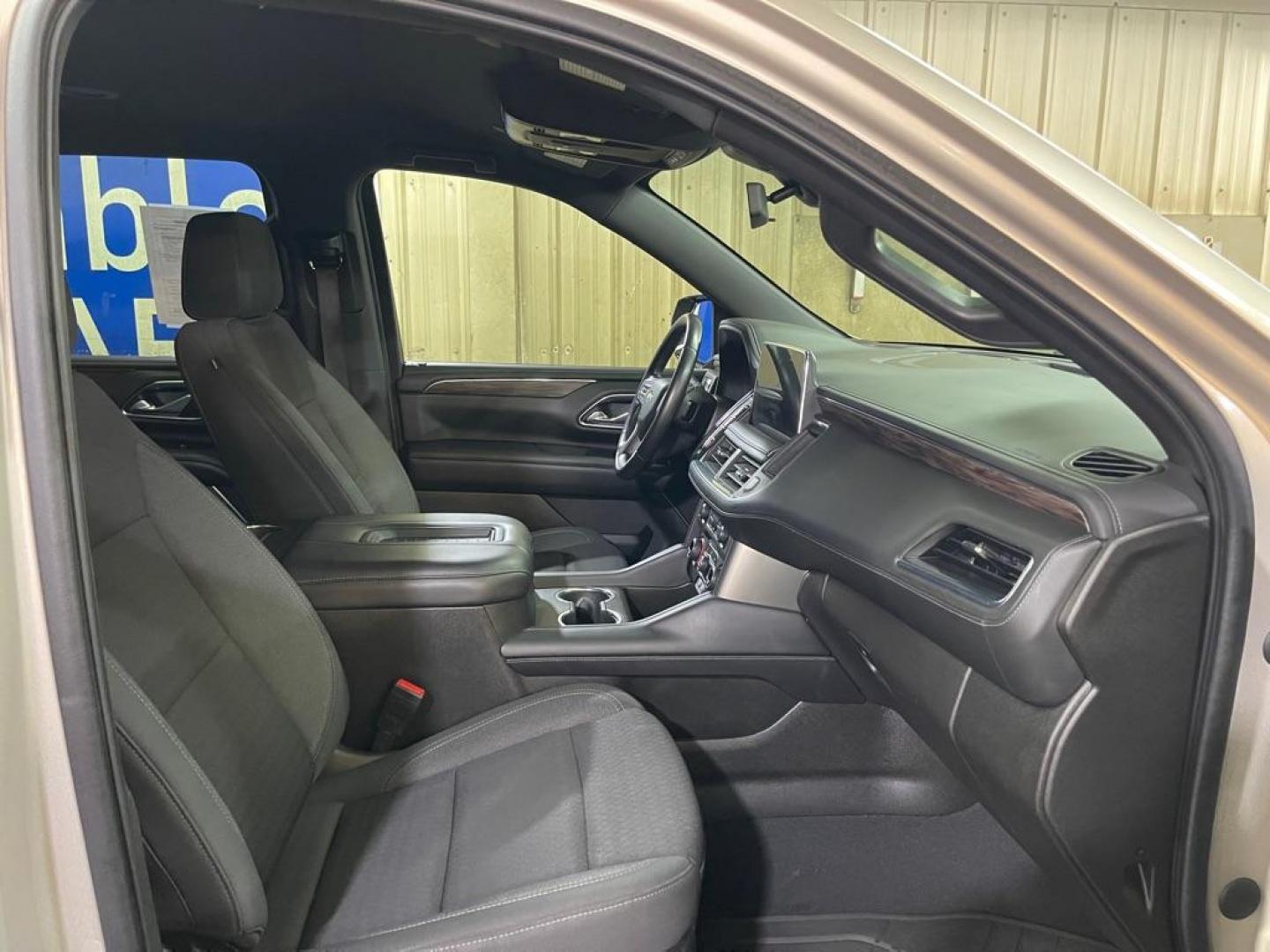 2021 GOLD CHEVROLET SUBURBAN 1500 LS (1GNSKBKD6MR) with an 5.3L engine, Automatic transmission, located at 2525 S. Cushman, Fairbanks, AK, 99701, (907) 452-5707, 64.824036, -147.712311 - Photo#3