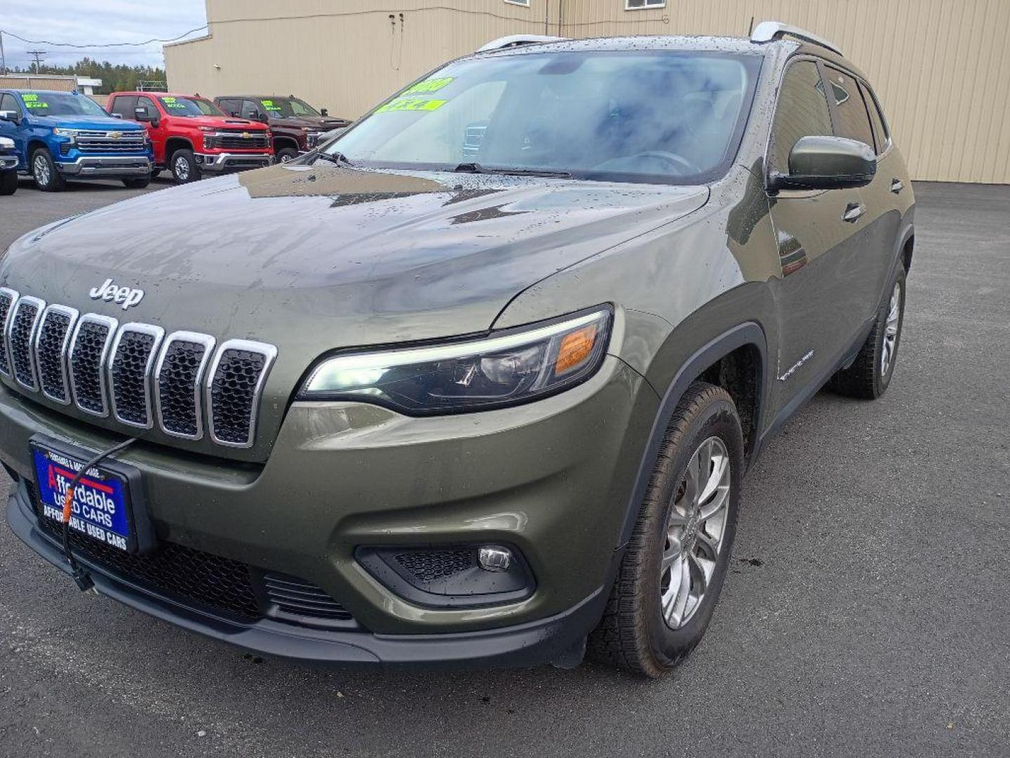 2020 GREEN JEEP CHEROKEE LATITUDE PLUS (1C4PJMLB4LD) with an 2.4L engine, Automatic transmission, located at 2525 S. Cushman, Fairbanks, AK, 99701, (907) 452-5707, 64.824036, -147.712311 - Photo#1