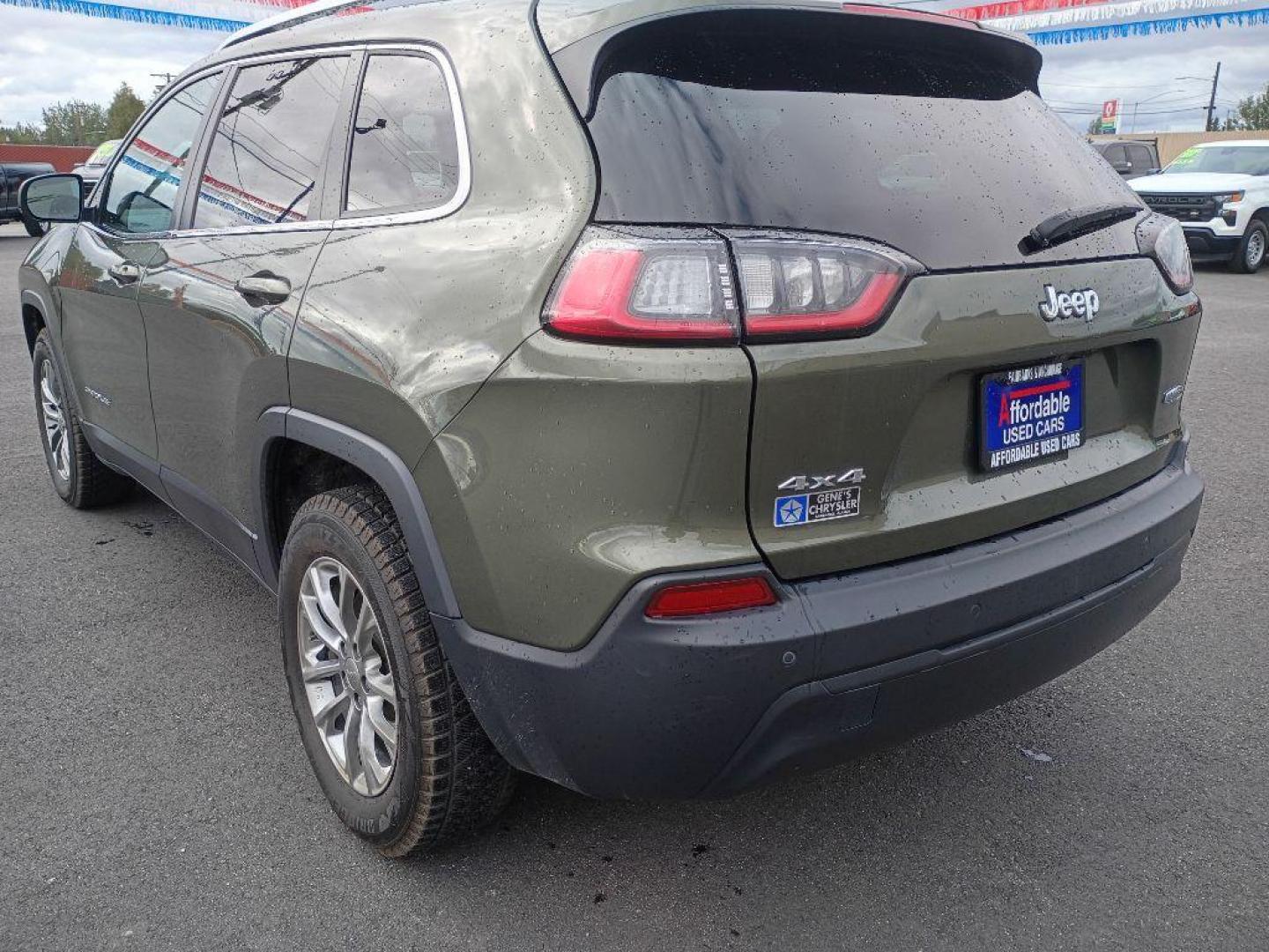 2020 GREEN JEEP CHEROKEE LATITUDE PLUS (1C4PJMLB4LD) with an 2.4L engine, Automatic transmission, located at 2525 S. Cushman, Fairbanks, AK, 99701, (907) 452-5707, 64.824036, -147.712311 - Photo#2