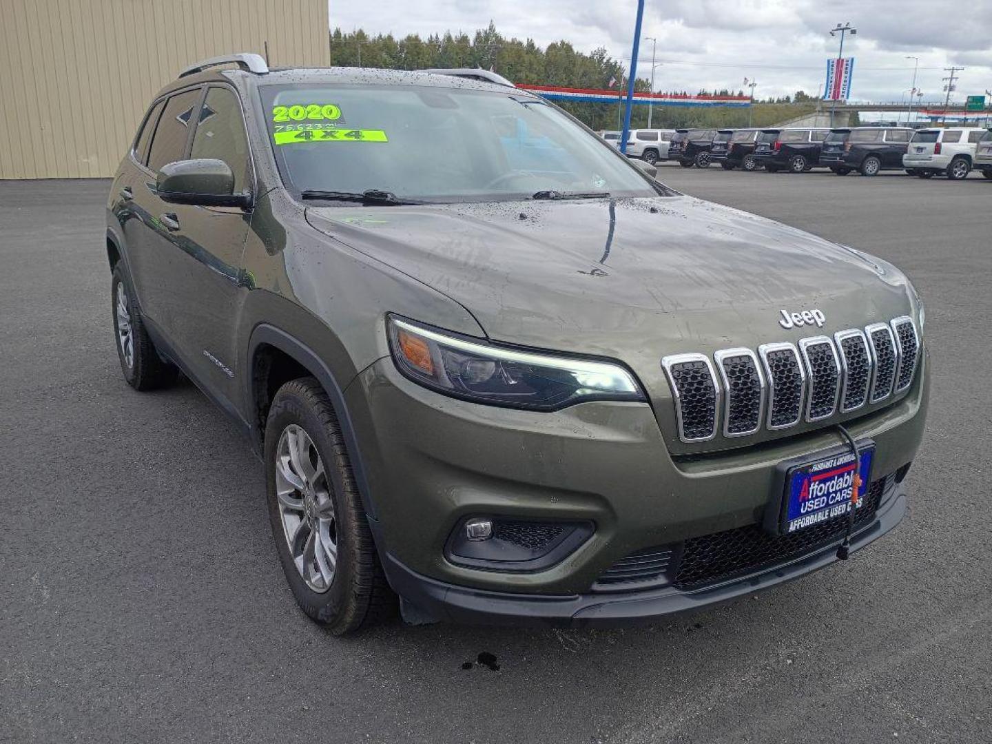 2020 GREEN JEEP CHEROKEE LATITUDE PLUS (1C4PJMLB4LD) with an 2.4L engine, Automatic transmission, located at 2525 S. Cushman, Fairbanks, AK, 99701, (907) 452-5707, 64.824036, -147.712311 - Photo#0