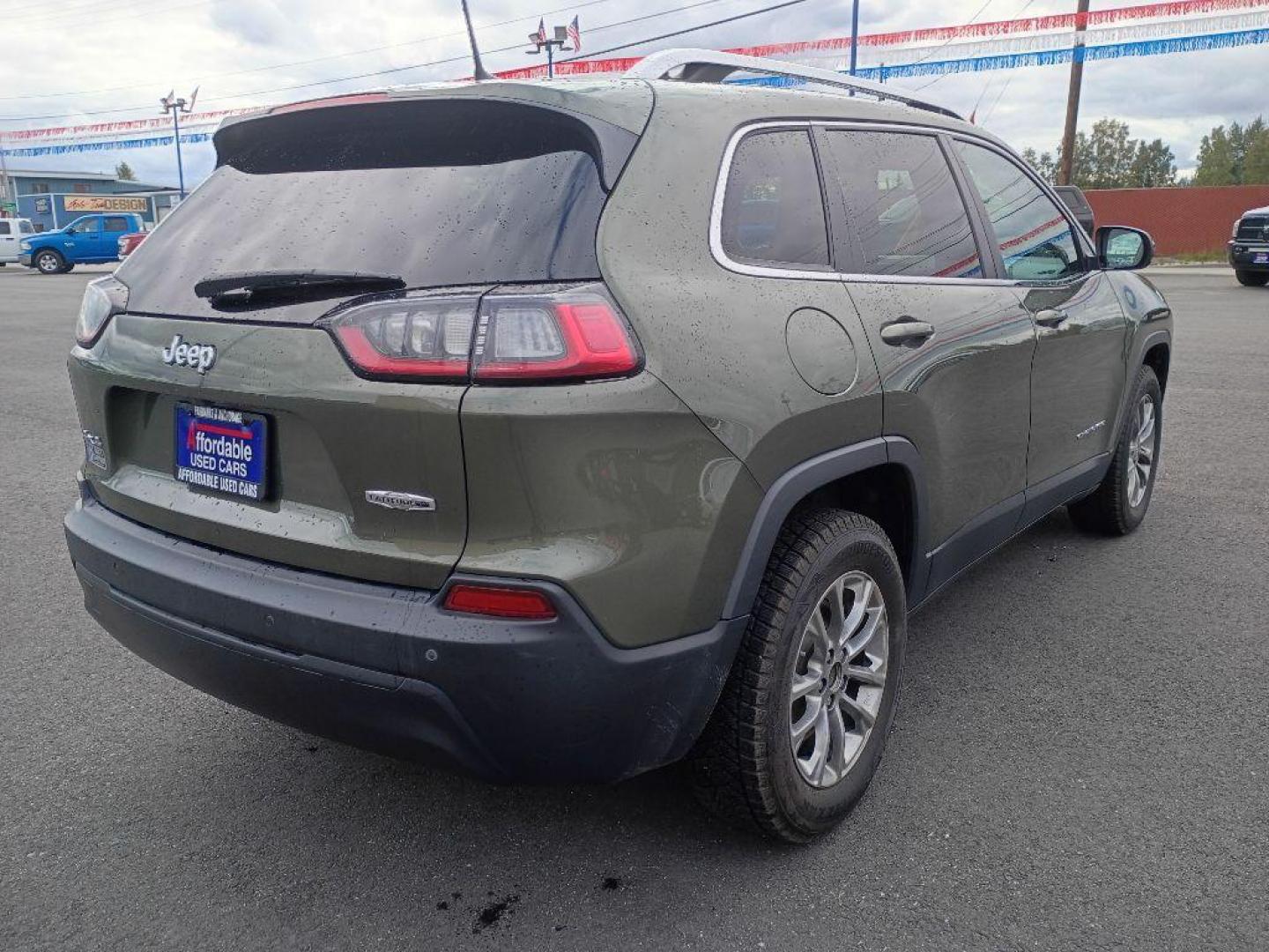 2020 GREEN JEEP CHEROKEE LATITUDE PLUS (1C4PJMLB4LD) with an 2.4L engine, Automatic transmission, located at 2525 S. Cushman, Fairbanks, AK, 99701, (907) 452-5707, 64.824036, -147.712311 - Photo#3