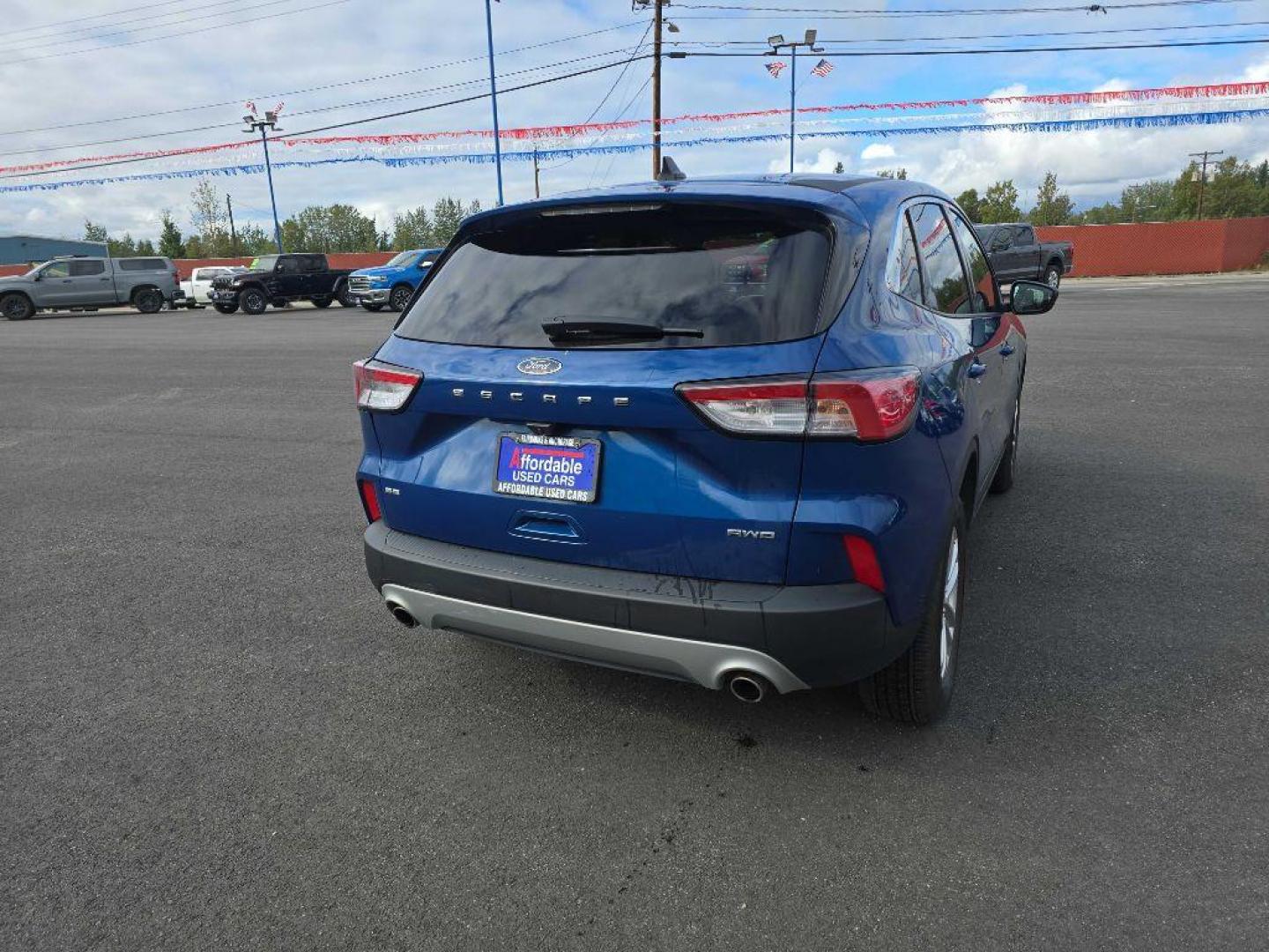 2022 BLUE FORD ESCAPE SE (1FMCU9G69NU) with an 1.5L engine, Automatic transmission, located at 2525 S. Cushman, Fairbanks, AK, 99701, (907) 452-5707, 64.824036, -147.712311 - Photo#2