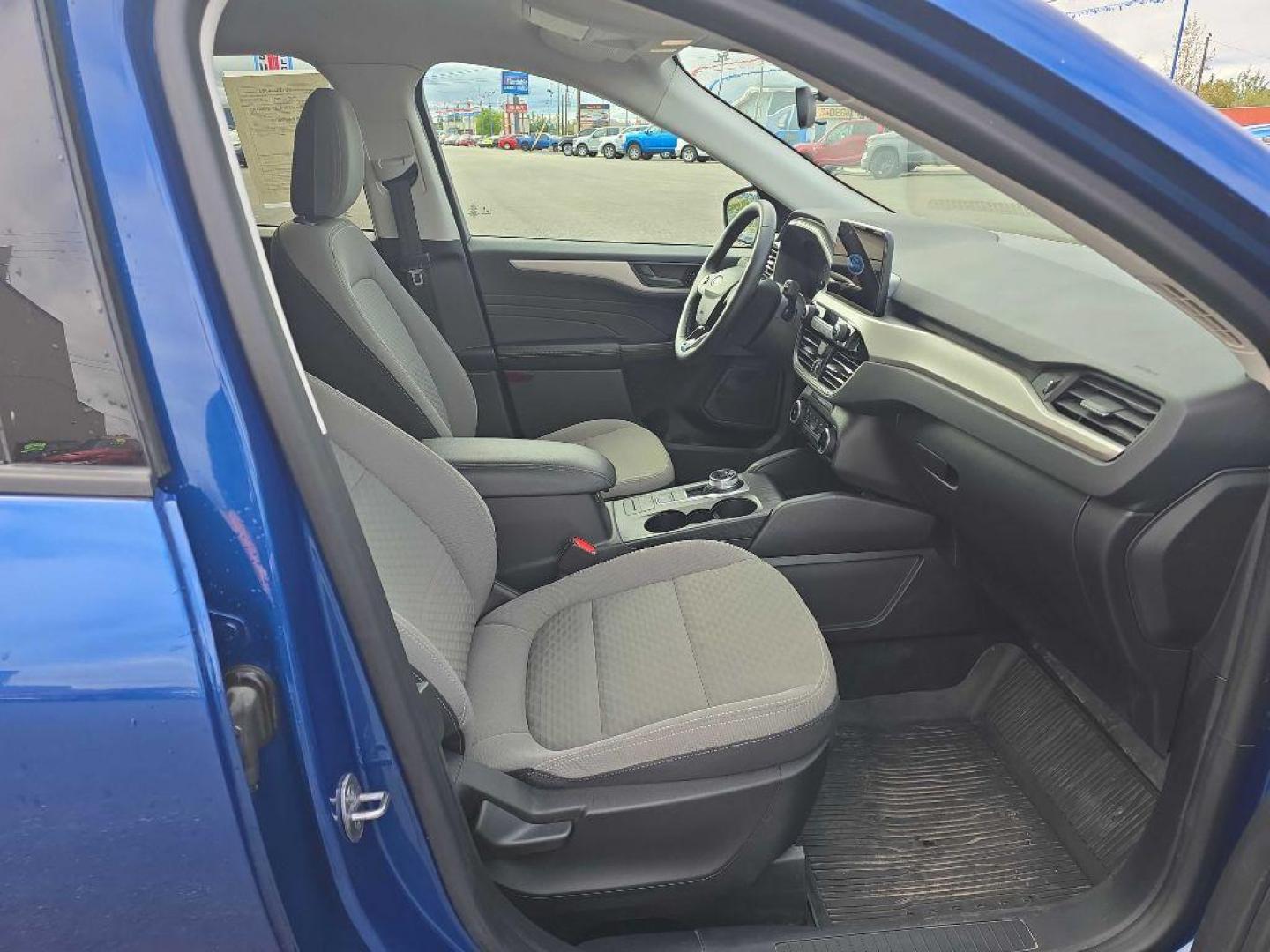 2022 BLUE FORD ESCAPE SE (1FMCU9G69NU) with an 1.5L engine, Automatic transmission, located at 2525 S. Cushman, Fairbanks, AK, 99701, (907) 452-5707, 64.824036, -147.712311 - Photo#3