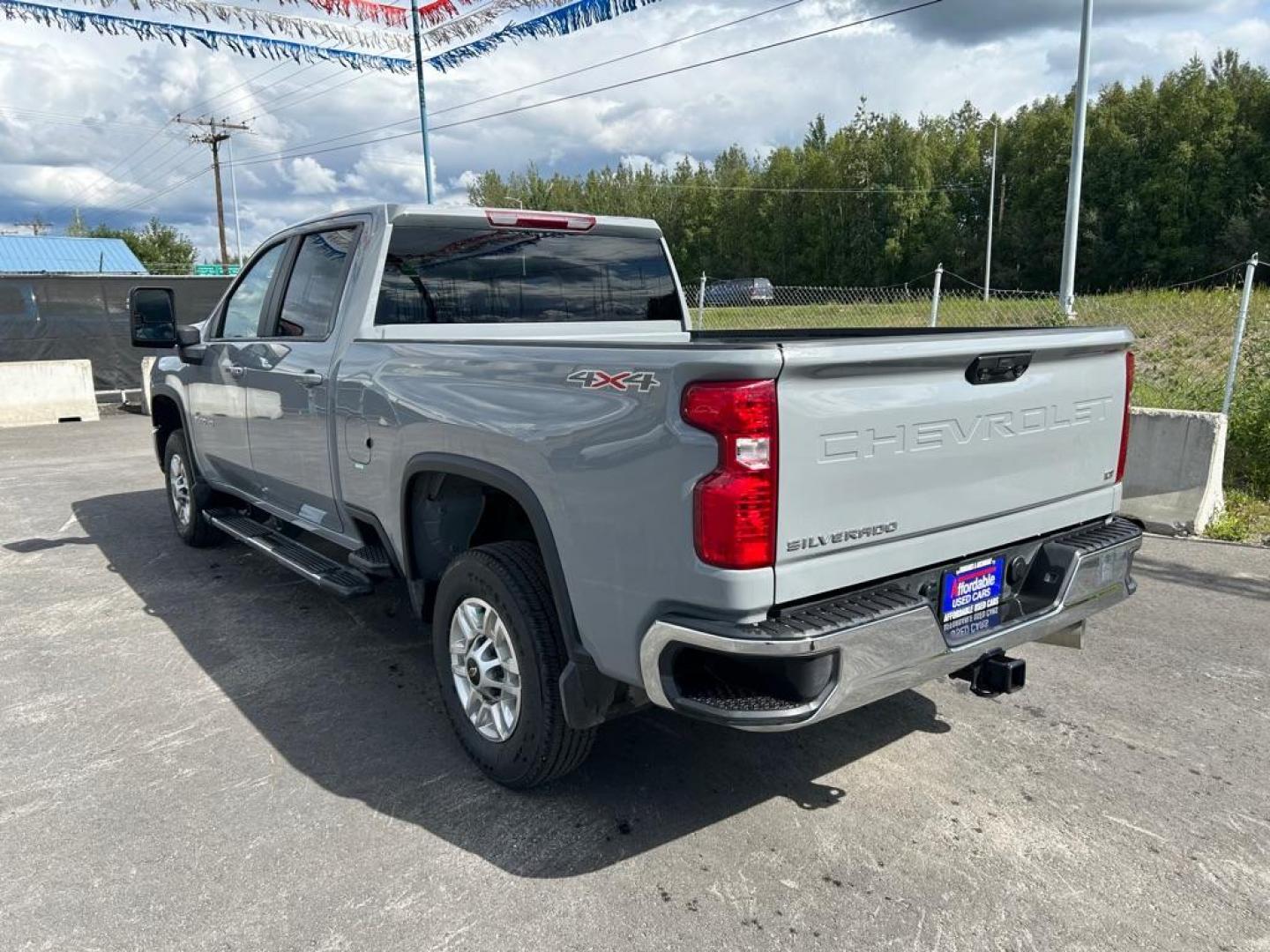 2024 GRAY CHEVROLET SILVERADO 2500 HEAVY DUTY LT (2GC4YNEYXR1) with an 6.6L engine, Automatic transmission, located at 2525 S. Cushman, Fairbanks, AK, 99701, (907) 452-5707, 64.824036, -147.712311 - Photo#3