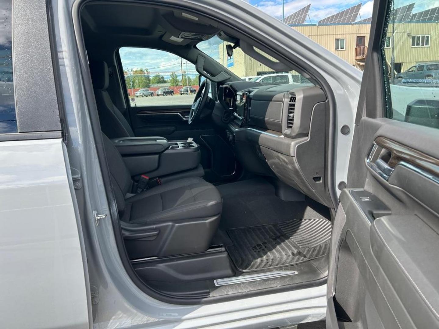 2024 GRAY CHEVROLET SILVERADO 2500 HEAVY DUTY LT (2GC4YNEYXR1) with an 6.6L engine, Automatic transmission, located at 2525 S. Cushman, Fairbanks, AK, 99701, (907) 452-5707, 64.824036, -147.712311 - Photo#4