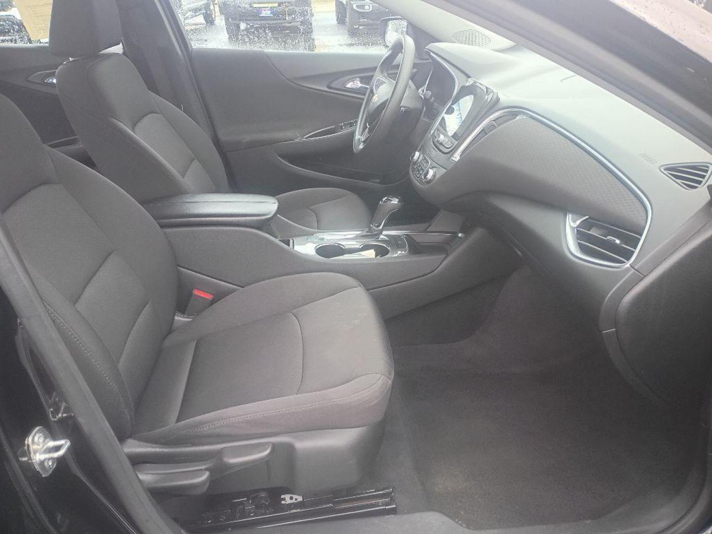 2020 BLACK CHEVROLET MALIBU LT (1G1ZD5ST2LF) with an 1.5L engine, Continuously Variable transmission, located at 2525 S. Cushman, Fairbanks, AK, 99701, (907) 452-5707, 64.824036, -147.712311 - Photo#4