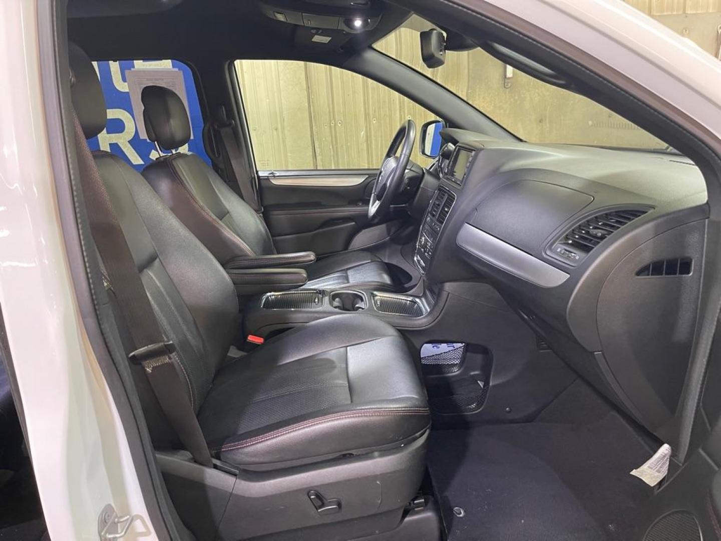 2019 WHITE DODGE GRAND CARAVAN GT (2C4RDGEG4KR) with an 3.6L engine, Automatic transmission, located at 2525 S. Cushman, Fairbanks, AK, 99701, (907) 452-5707, 64.824036, -147.712311 - Photo#3
