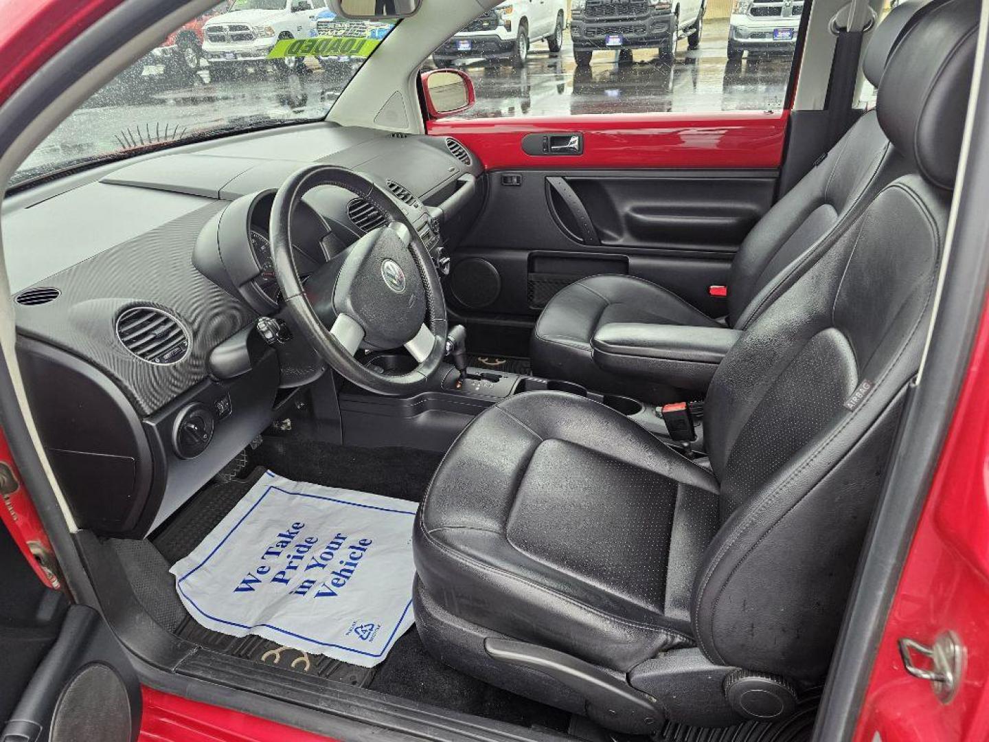 2010 RED VOLKSWAGEN NEW BEETLE (3VWRG3AG8AM) with an 2.5L engine, Automatic transmission, located at 2525 S. Cushman, Fairbanks, AK, 99701, (907) 452-5707, 64.824036, -147.712311 - Photo#3