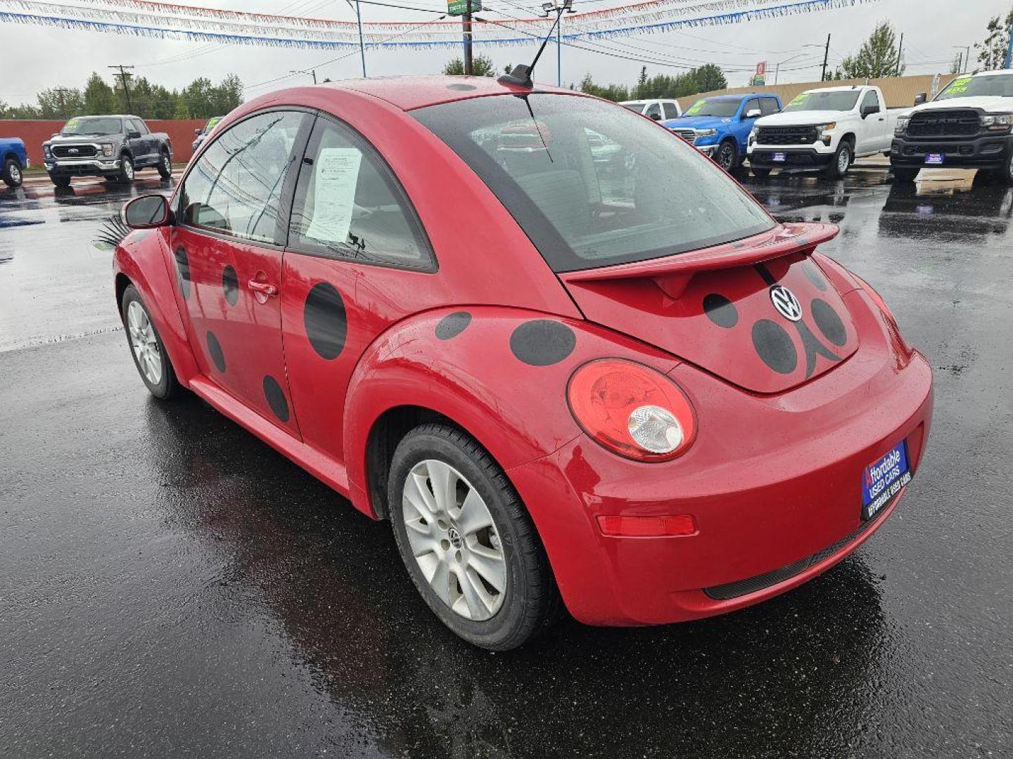 2010 RED VOLKSWAGEN NEW BEETLE (3VWRG3AG8AM) with an 2.5L engine, Automatic transmission, located at 2525 S. Cushman, Fairbanks, AK, 99701, (907) 452-5707, 64.824036, -147.712311 - Photo#4