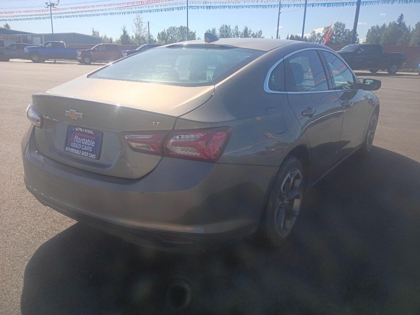 2020 TAN CHEVROLET MALIBU LT LT (1G1ZD5ST5LF) with an 1.5L engine, Continuously Variable transmission, located at 2525 S. Cushman, Fairbanks, AK, 99701, (907) 452-5707, 64.824036, -147.712311- Photo#3