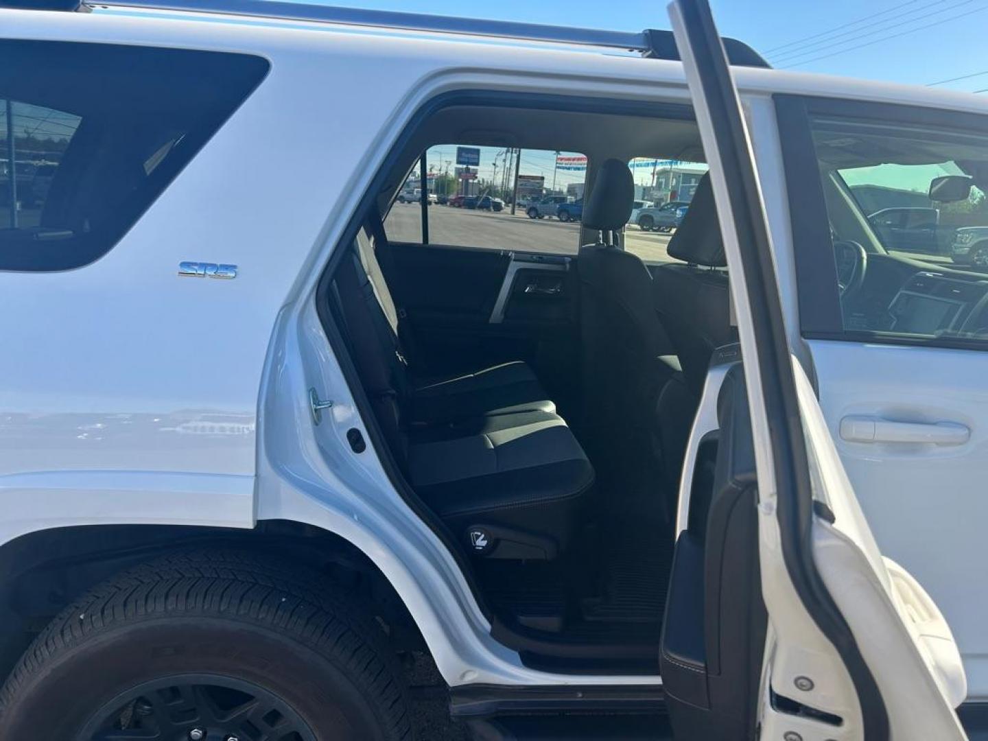 2024 WHITE TOYOTA 4RUNNER SR5/SR5 PREMIUM (JTENU5JR4R6) with an 4.0L engine, Automatic transmission, located at 2525 S. Cushman, Fairbanks, AK, 99701, (907) 452-5707, 64.824036, -147.712311 - Photo#5
