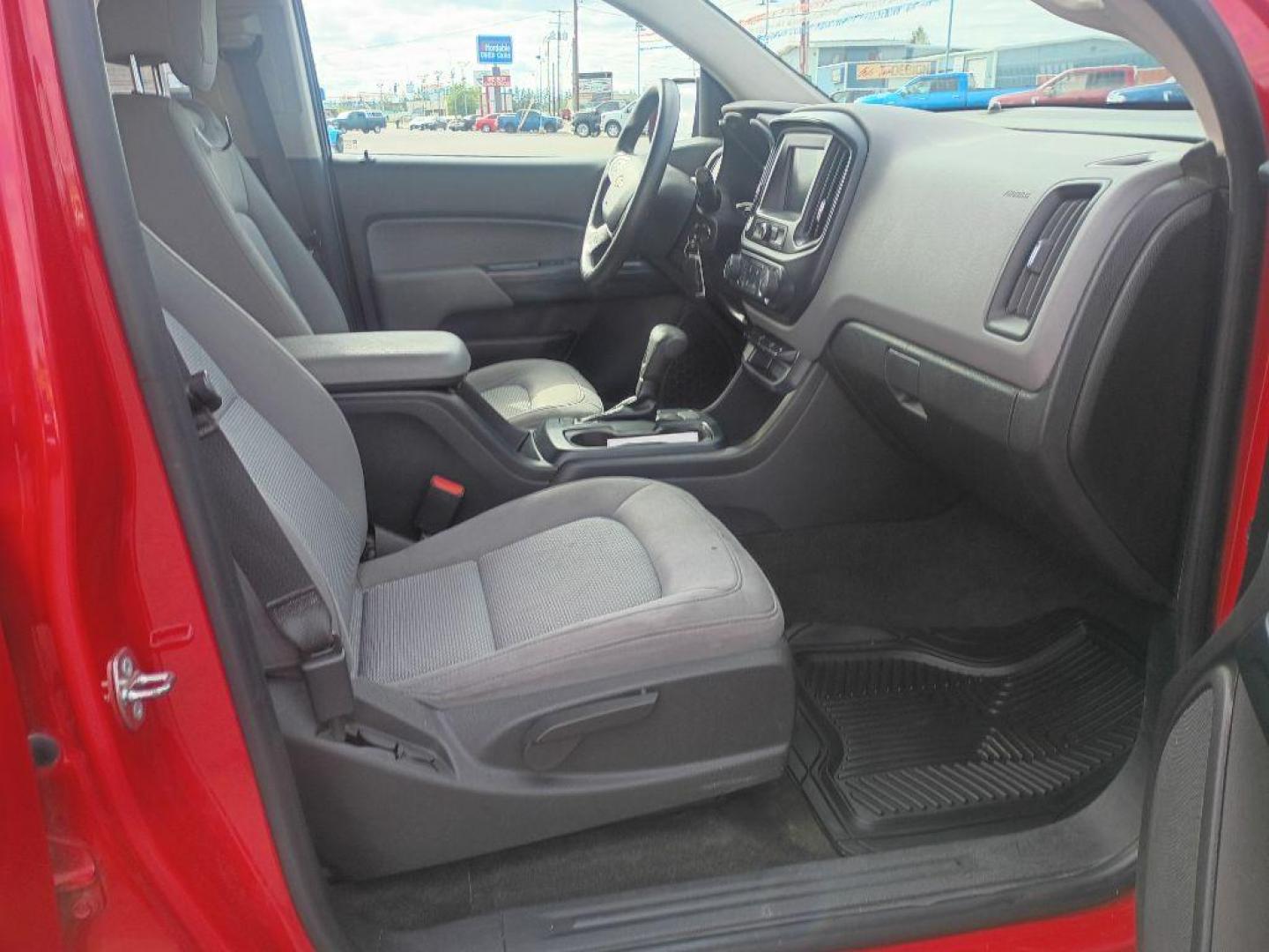 2018 RED CHEVROLET COLORADO (1GCGTBEN4J1) with an 3.6L engine, Automatic transmission, located at 2525 S. Cushman, Fairbanks, AK, 99701, (907) 452-5707, 64.824036, -147.712311 - Photo#4